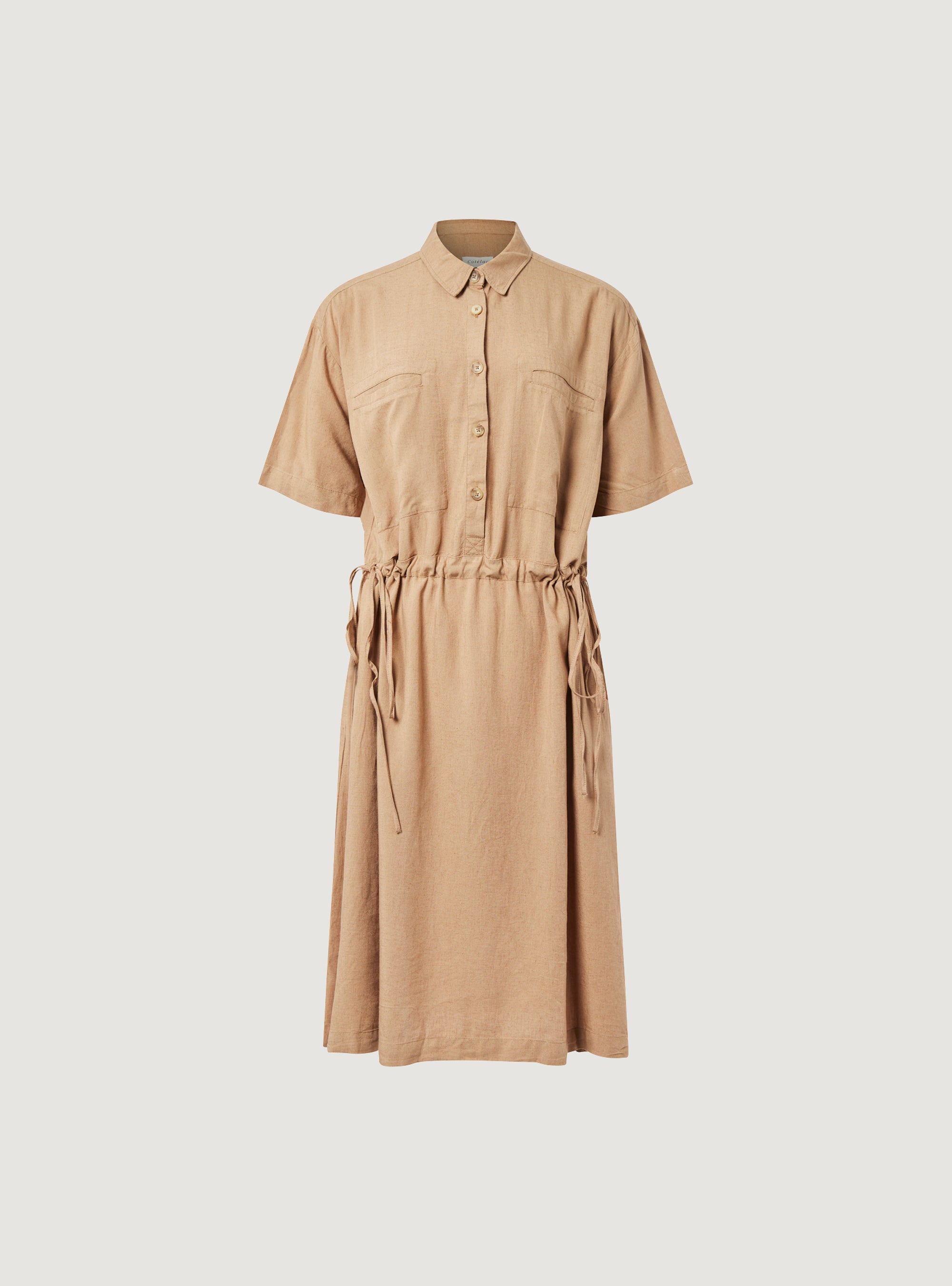 Tailliertes Kleid