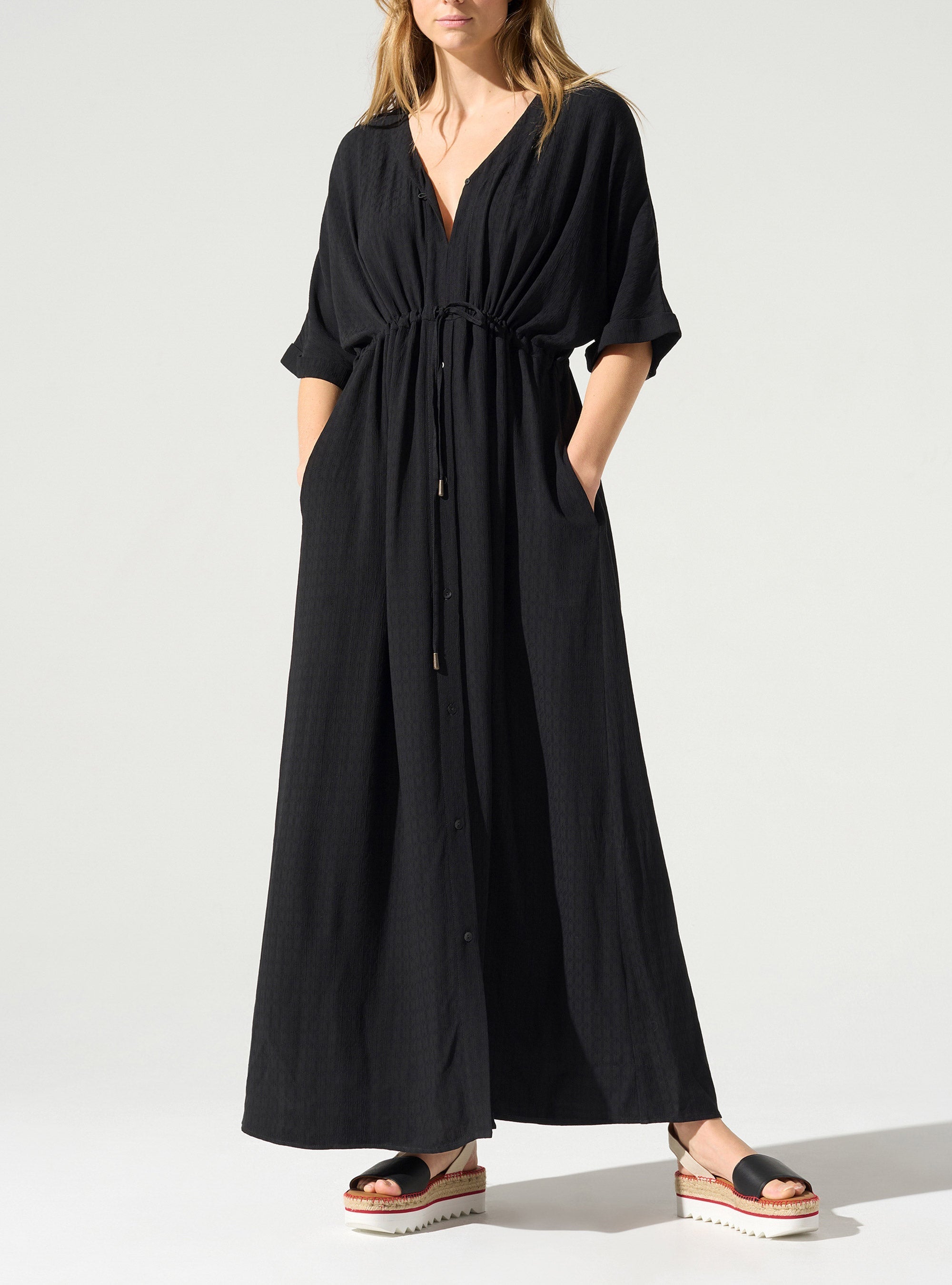 Robe longue et ample acoté