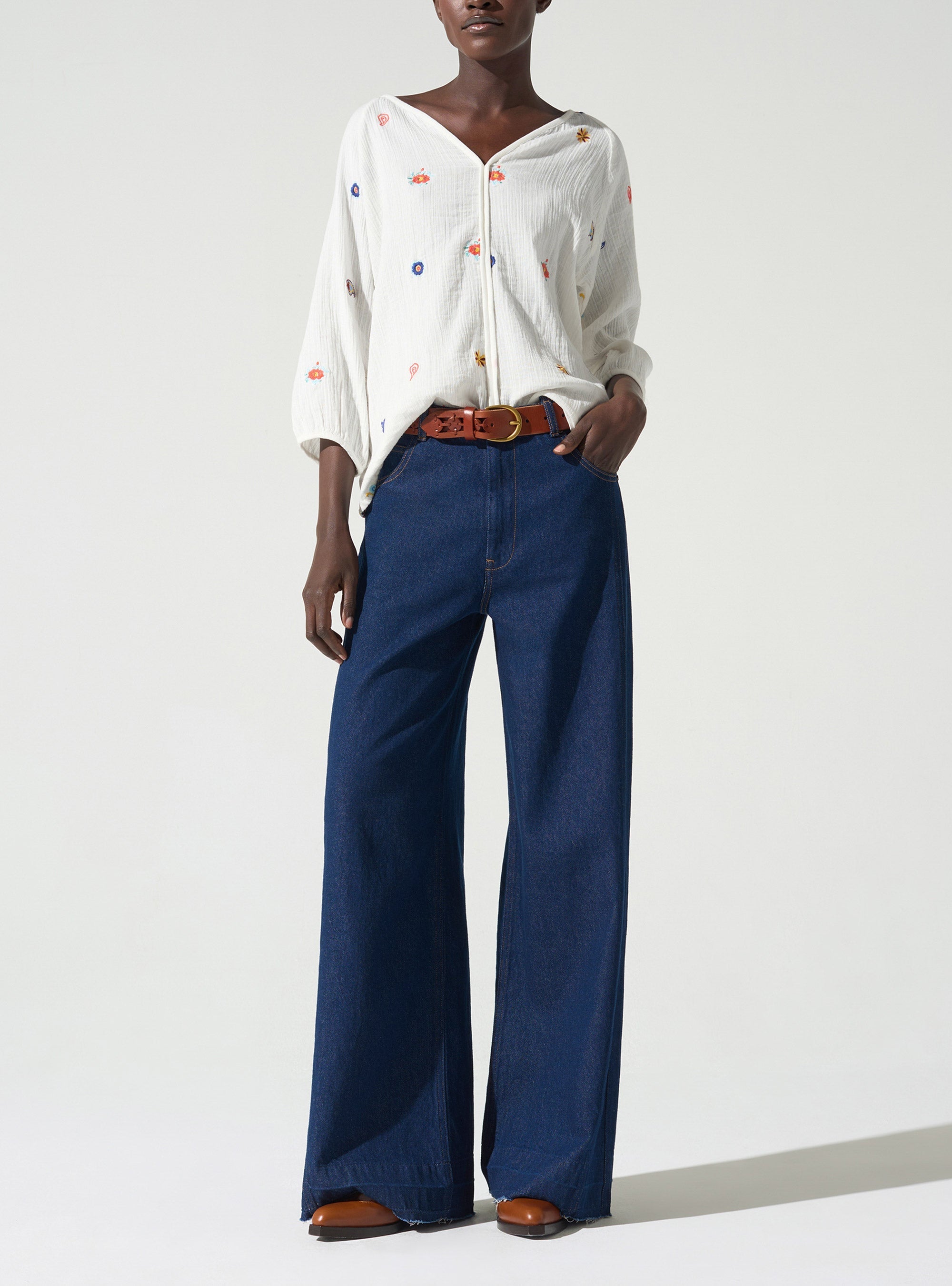 Blouse brodée acoté