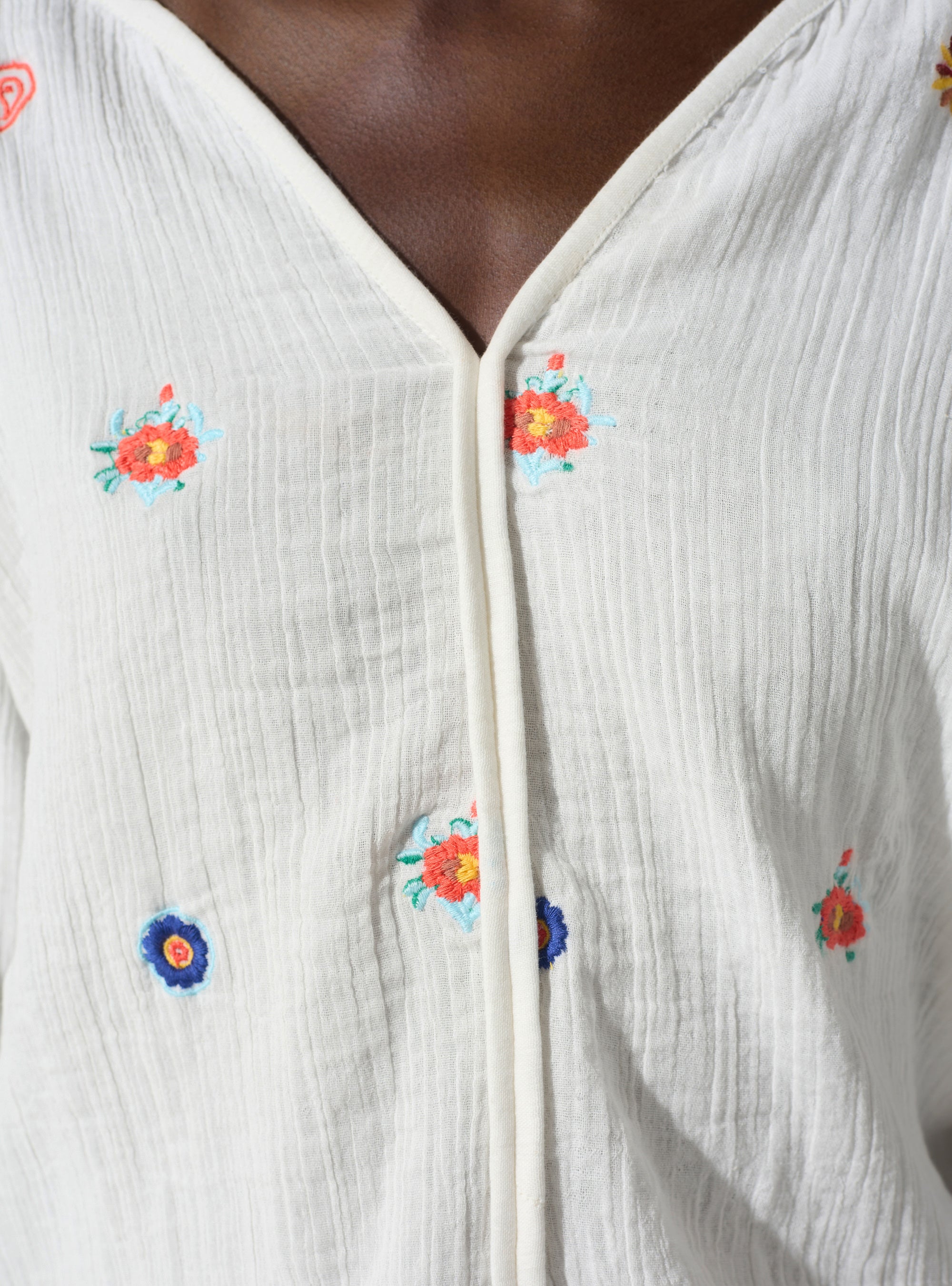 Blouse brodée acoté