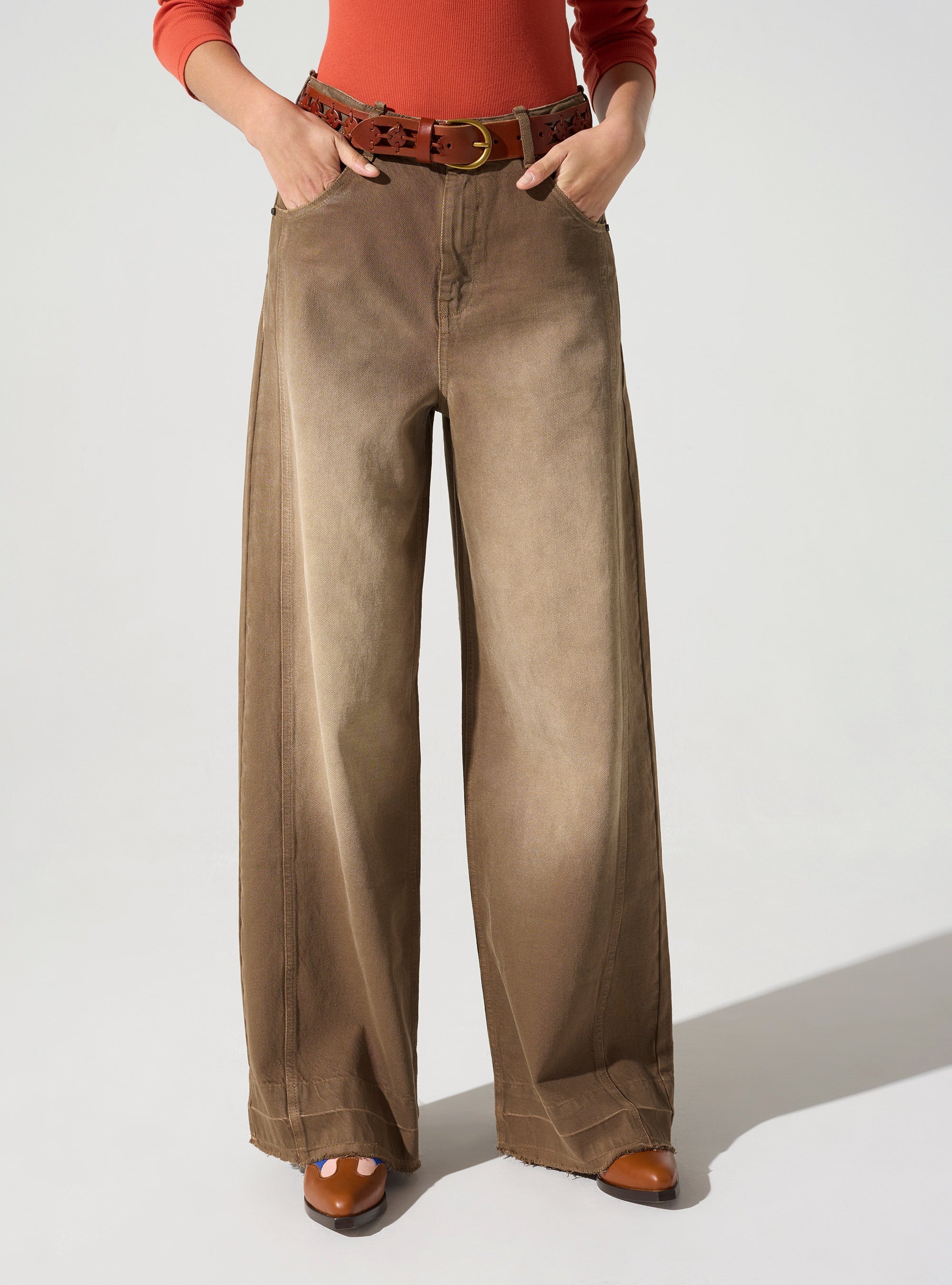 Jean large taille haute acoté