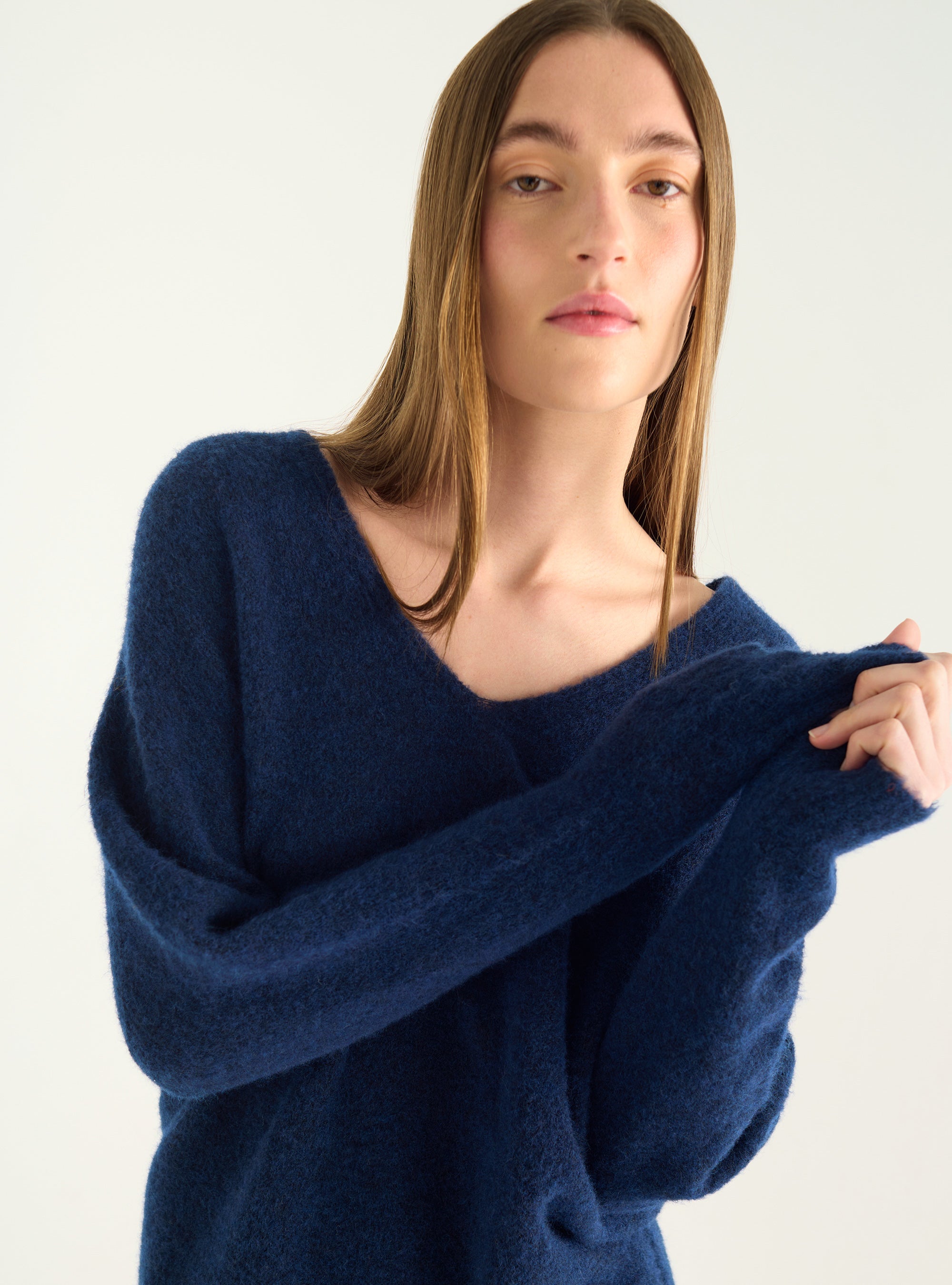 Loose-fitting natural wool sweater