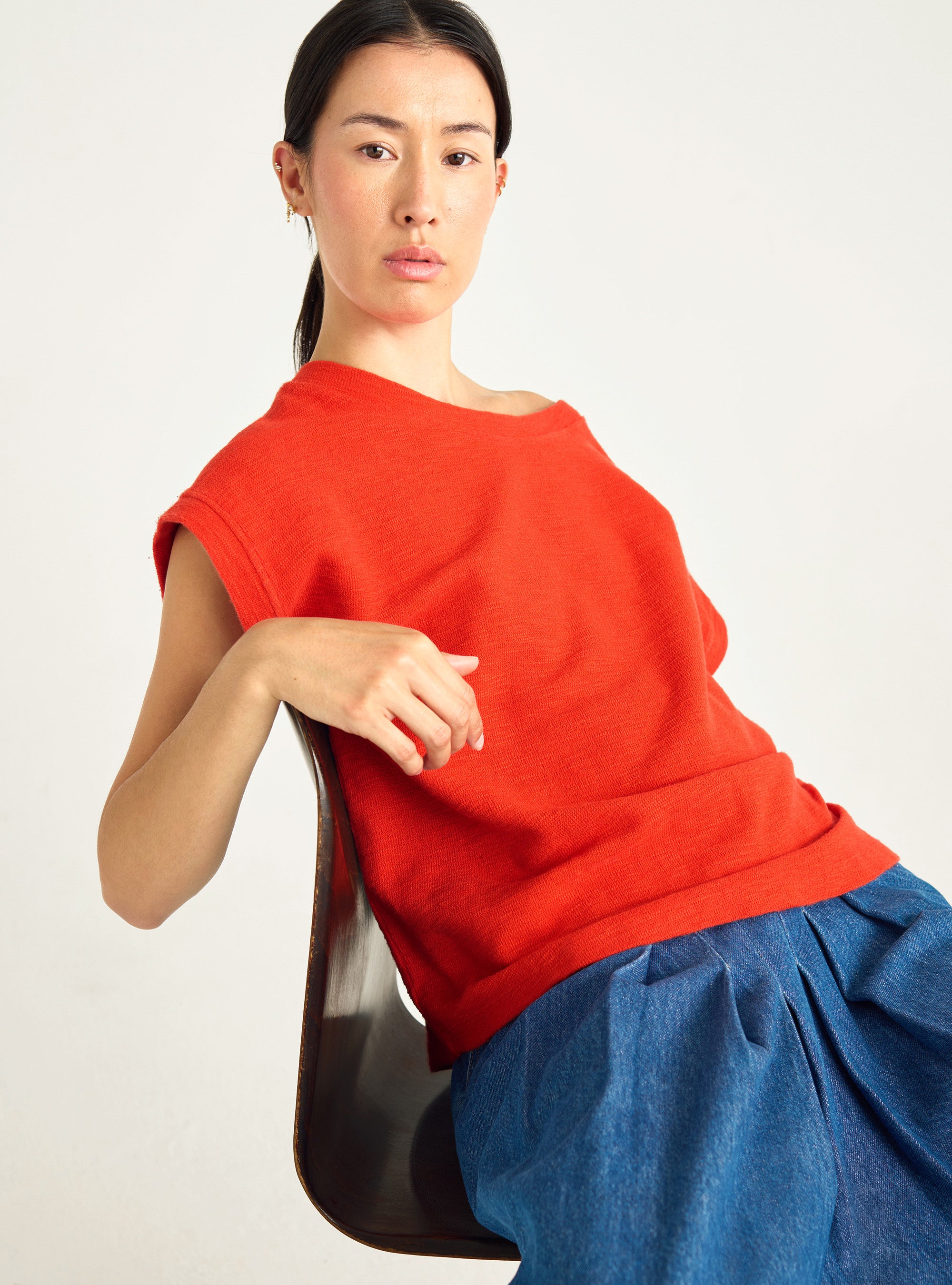 Locker sitzendes T-Shirt aus Slub-Interlock