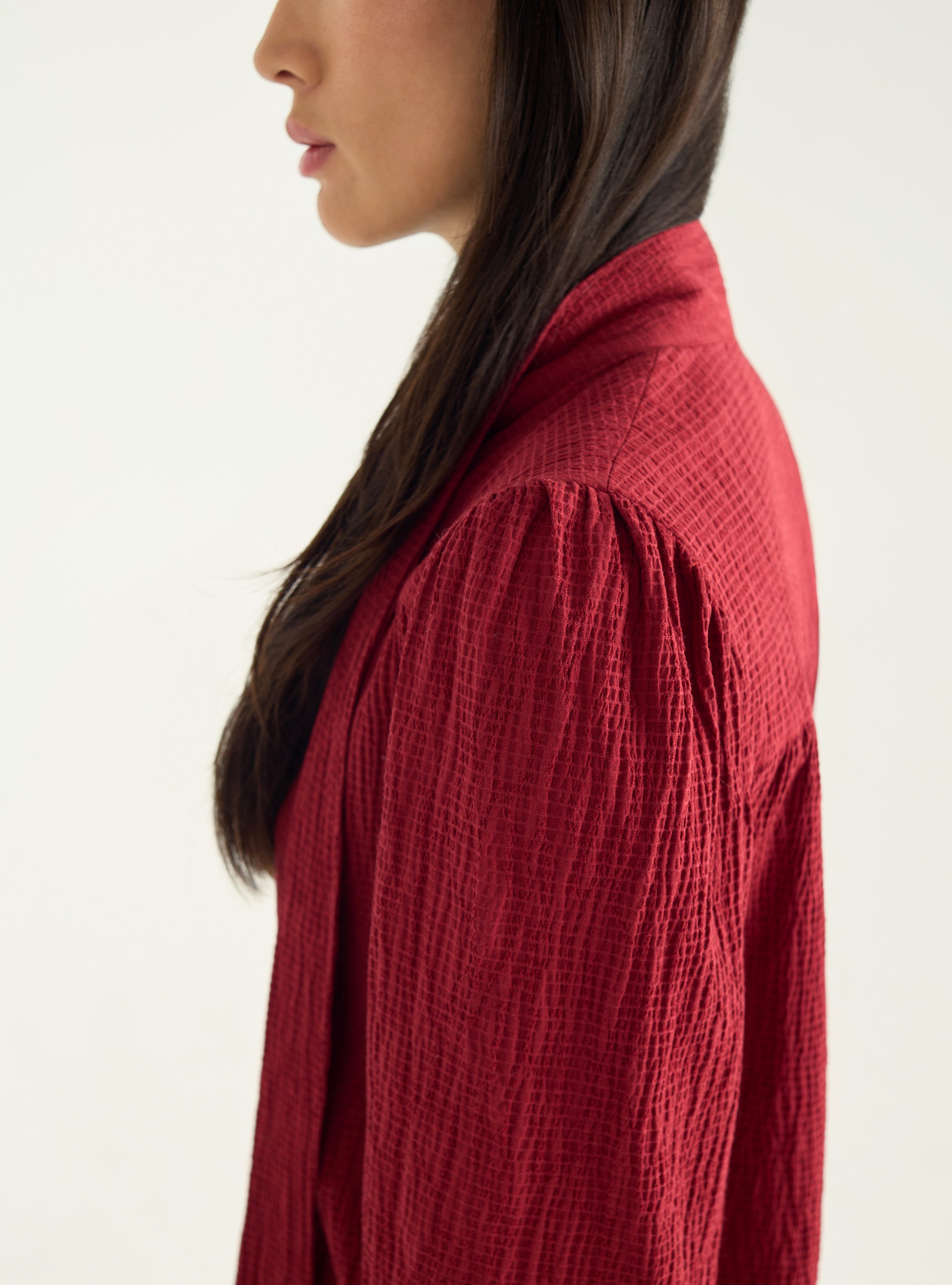 Loose-fitting pussy-bow shirt