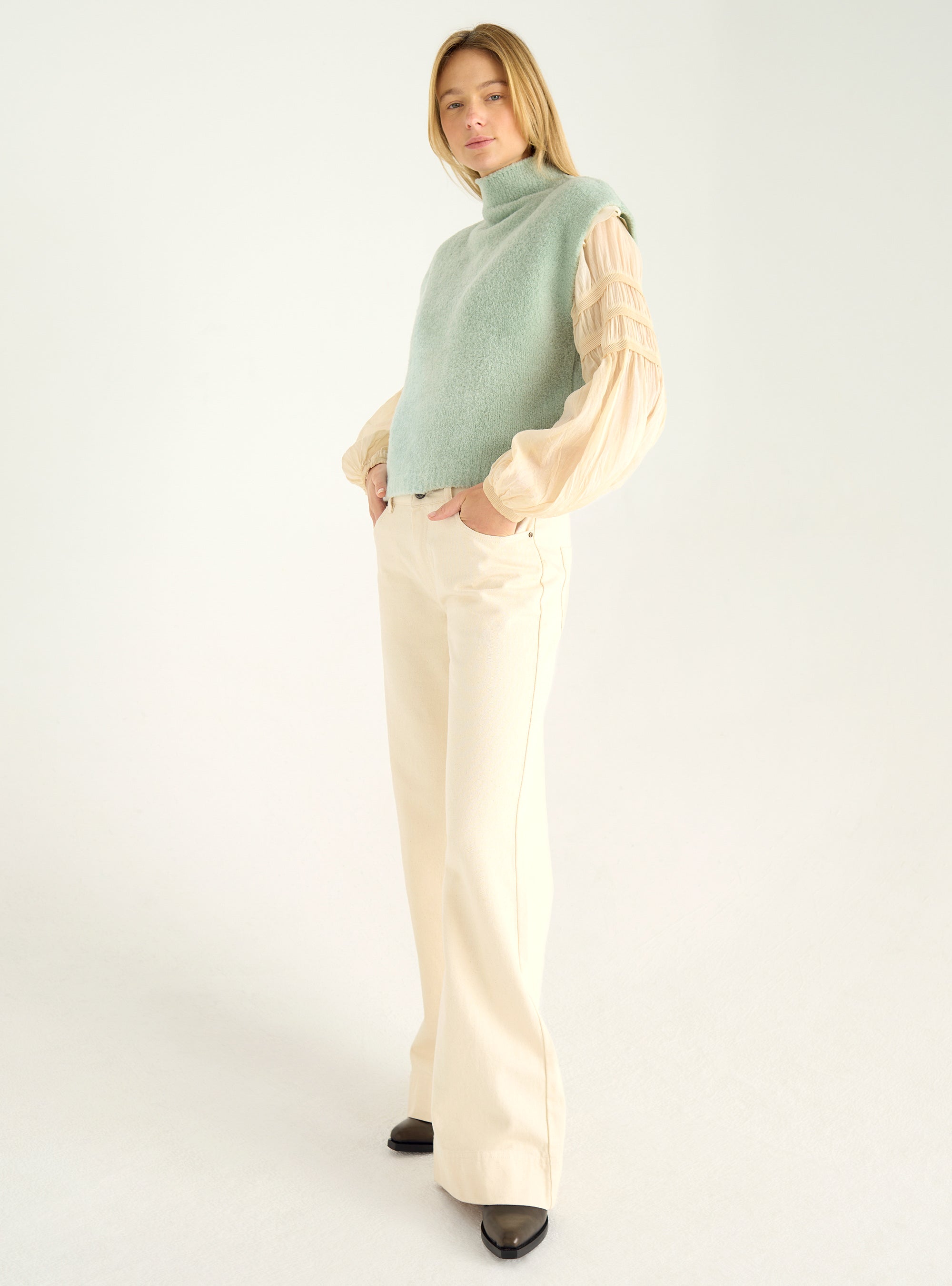 Jean flare taille haute acoté