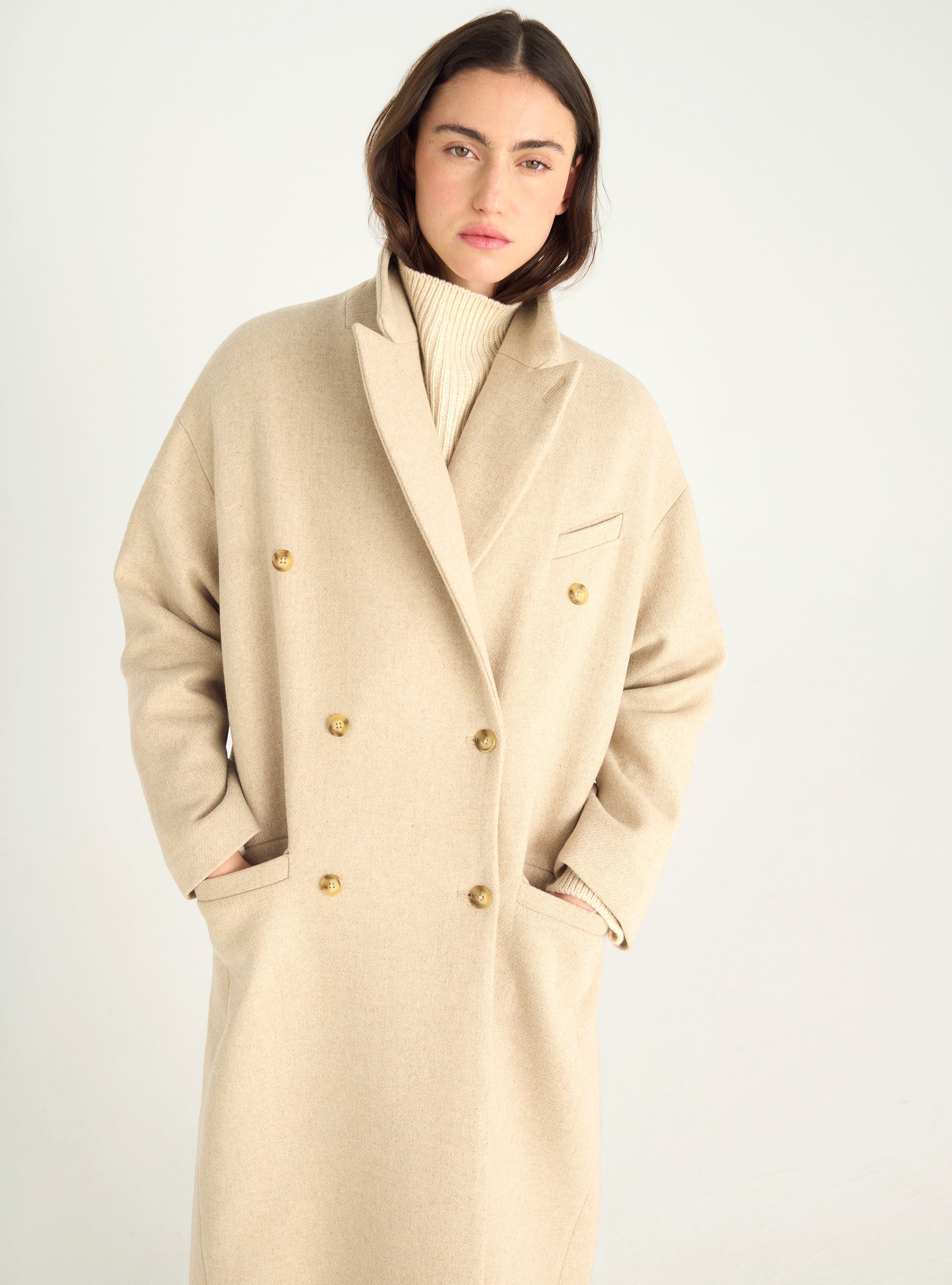 Manteau long croisé en drap de laine recyclée