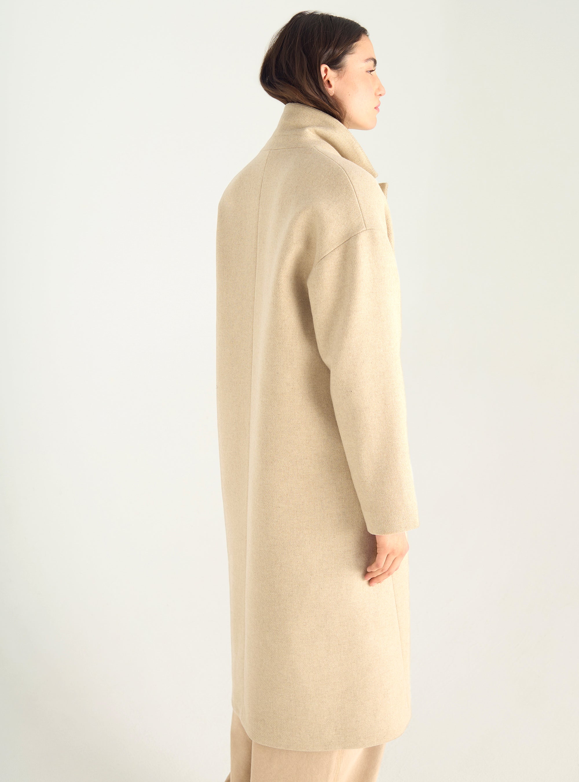 Manteau long croisé en drap de laine recyclée