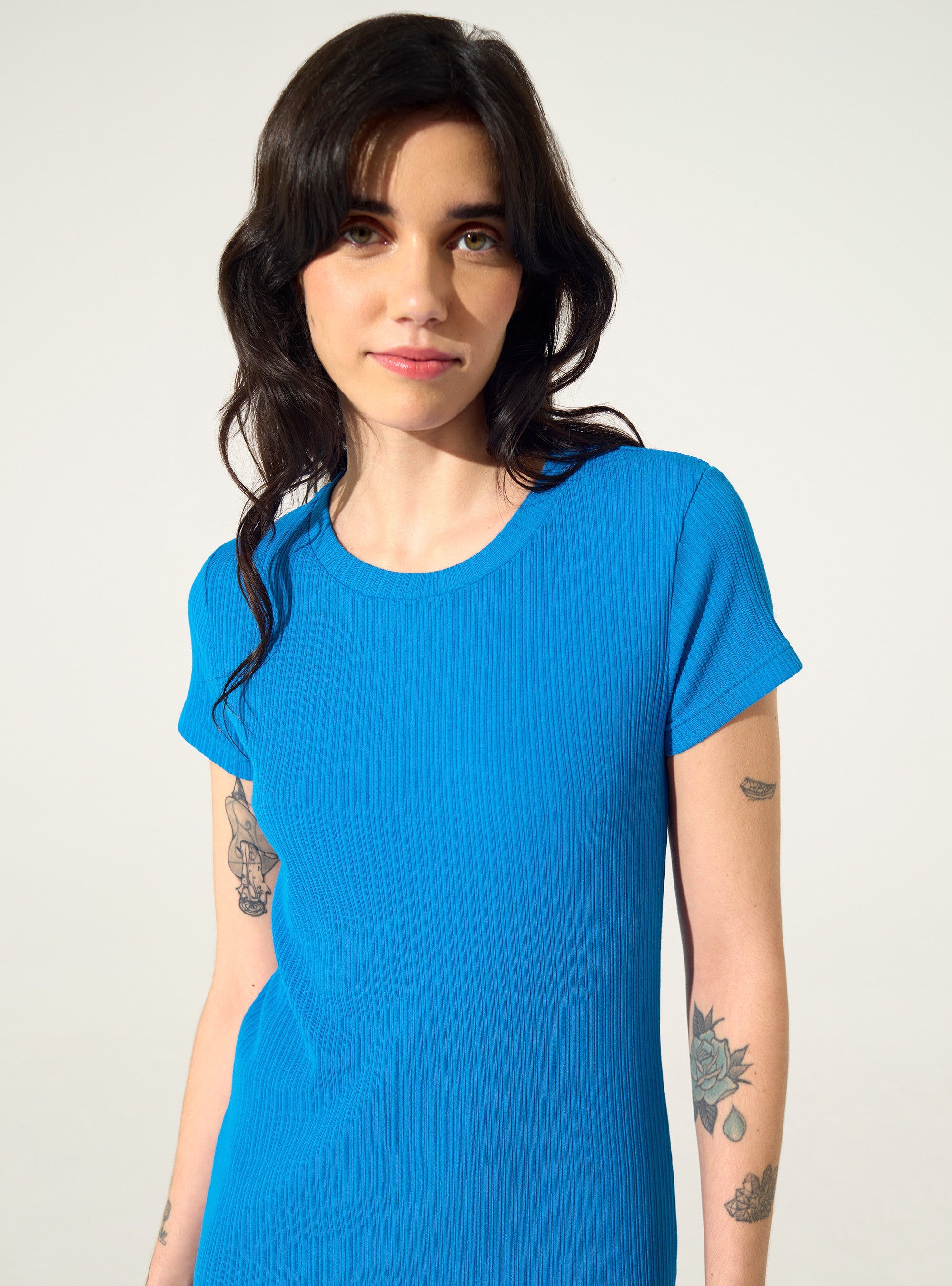 Blaues, plissiertes, tailliertes Baumwollkleid