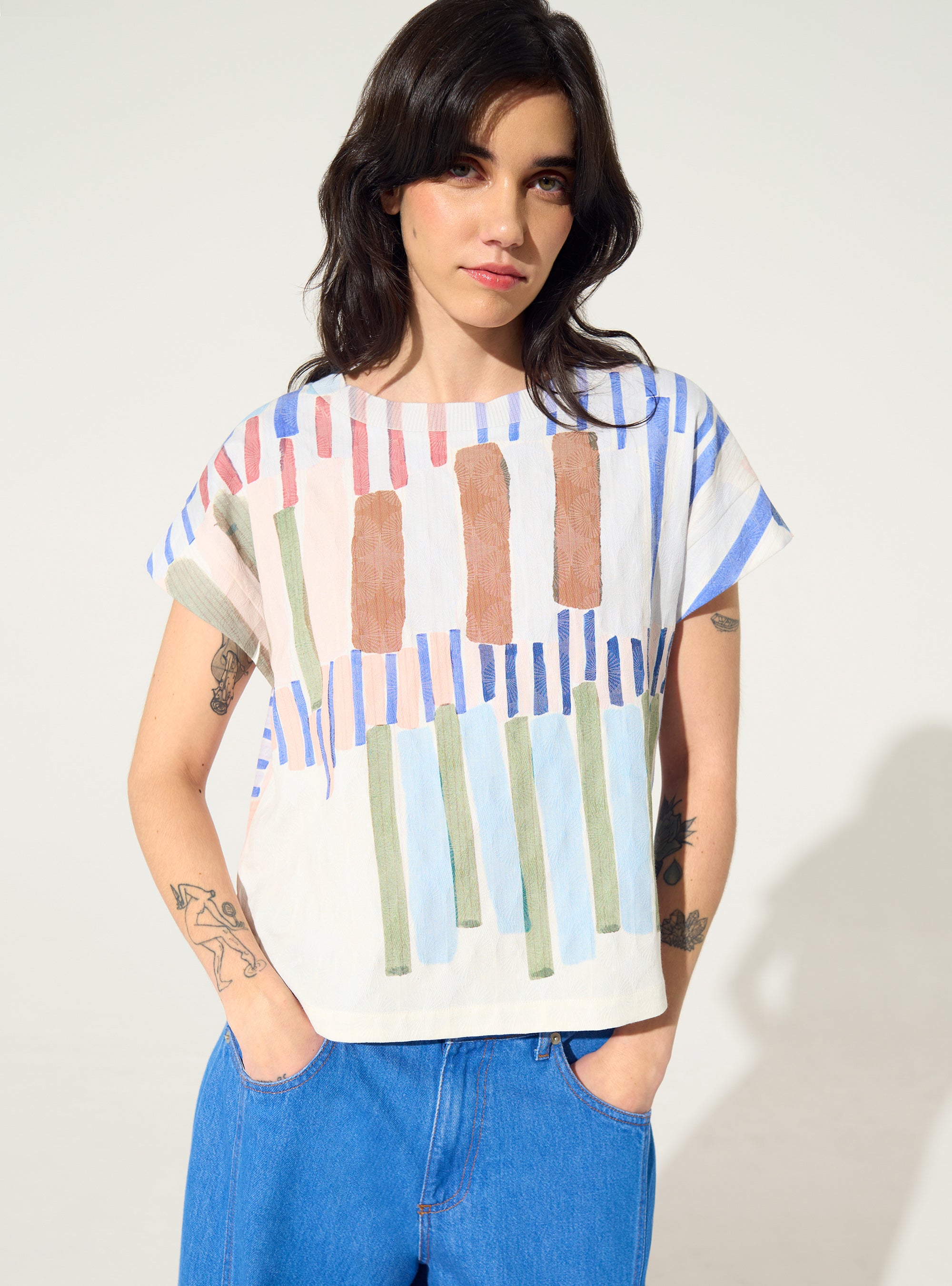 pleated and sublimated blue blouse