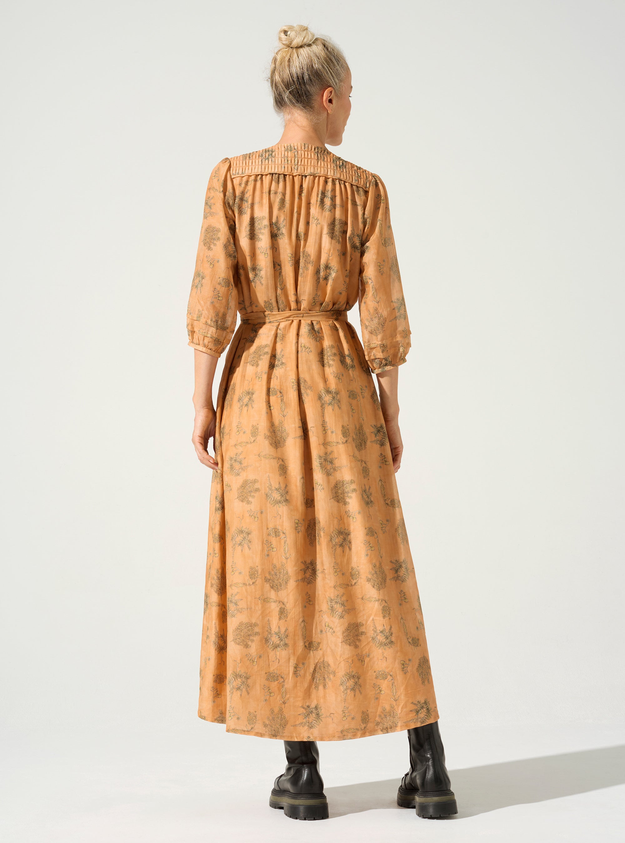 Gebundenes Kleid