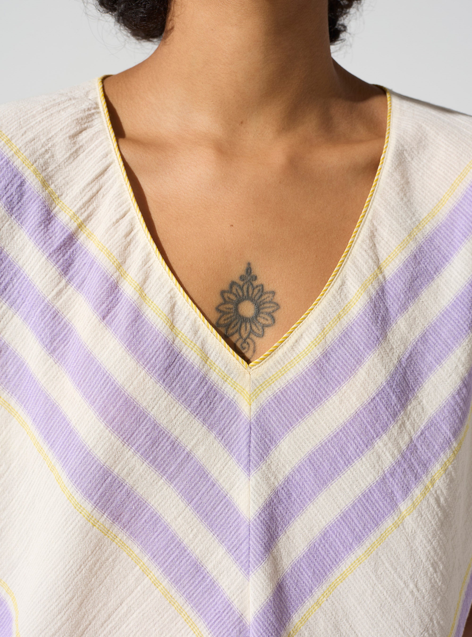 Bluse mit V-Ausschnitt