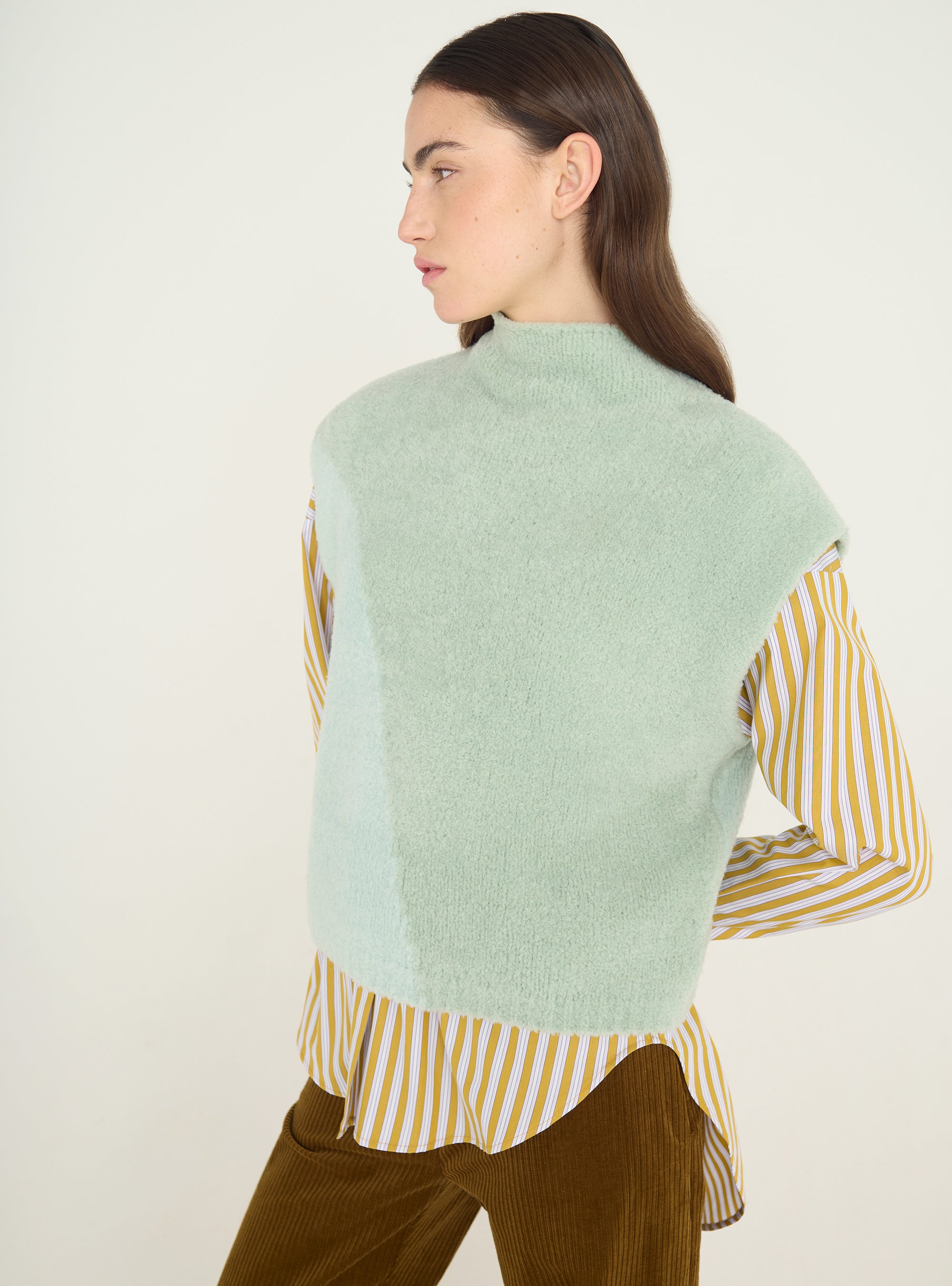Pull sans manches en laine bouclette