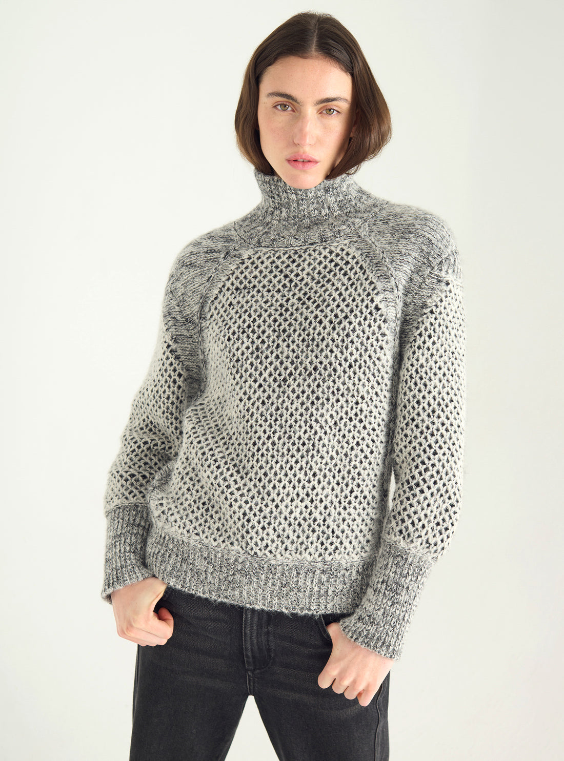 Zweifarbiger Pullover mit Hammelkeulenärmeln