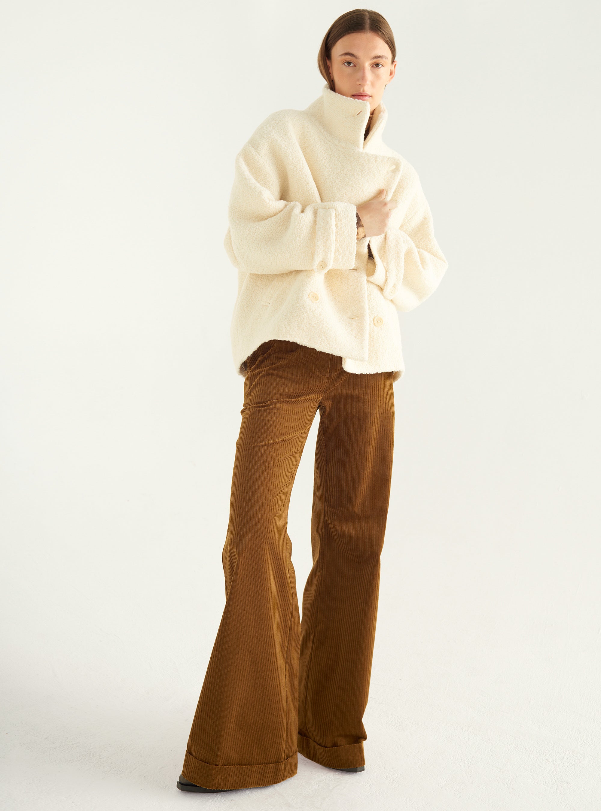 Manteau court en laine bouclée
