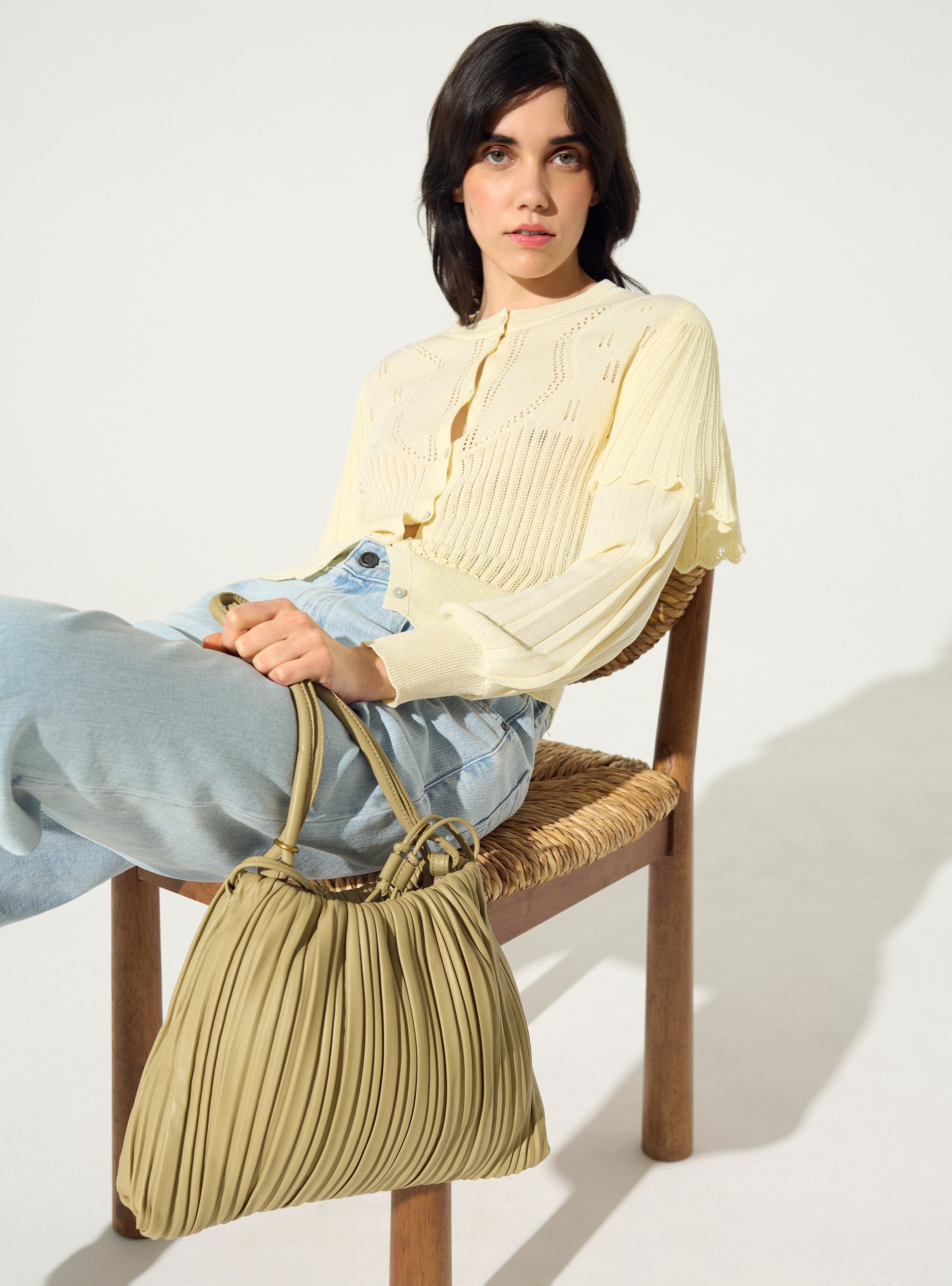 Weißer Faltencardigan