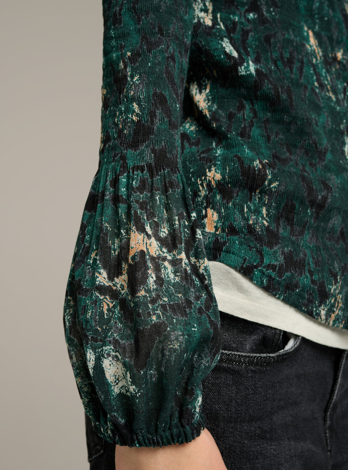 Tailliertes Langarmhemd mit Print