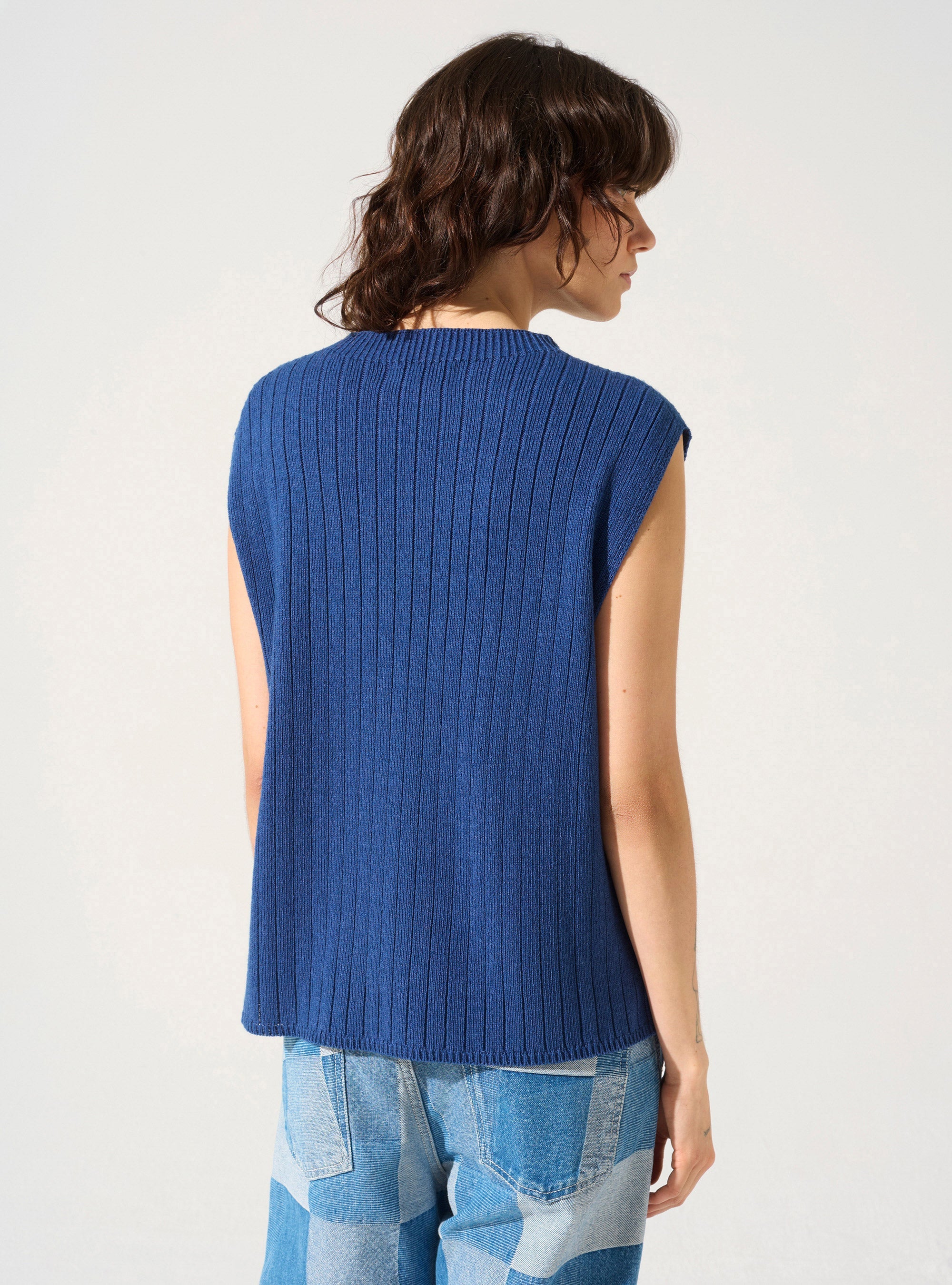 Sleeveless sweater