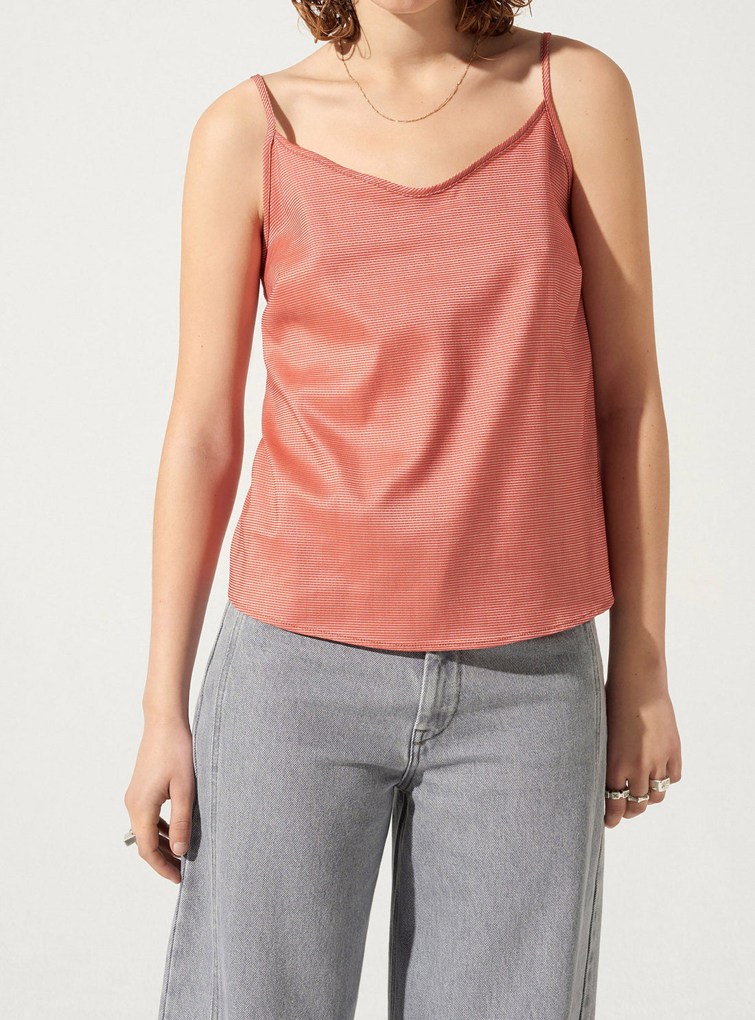 Ausgestelltes Tanktop