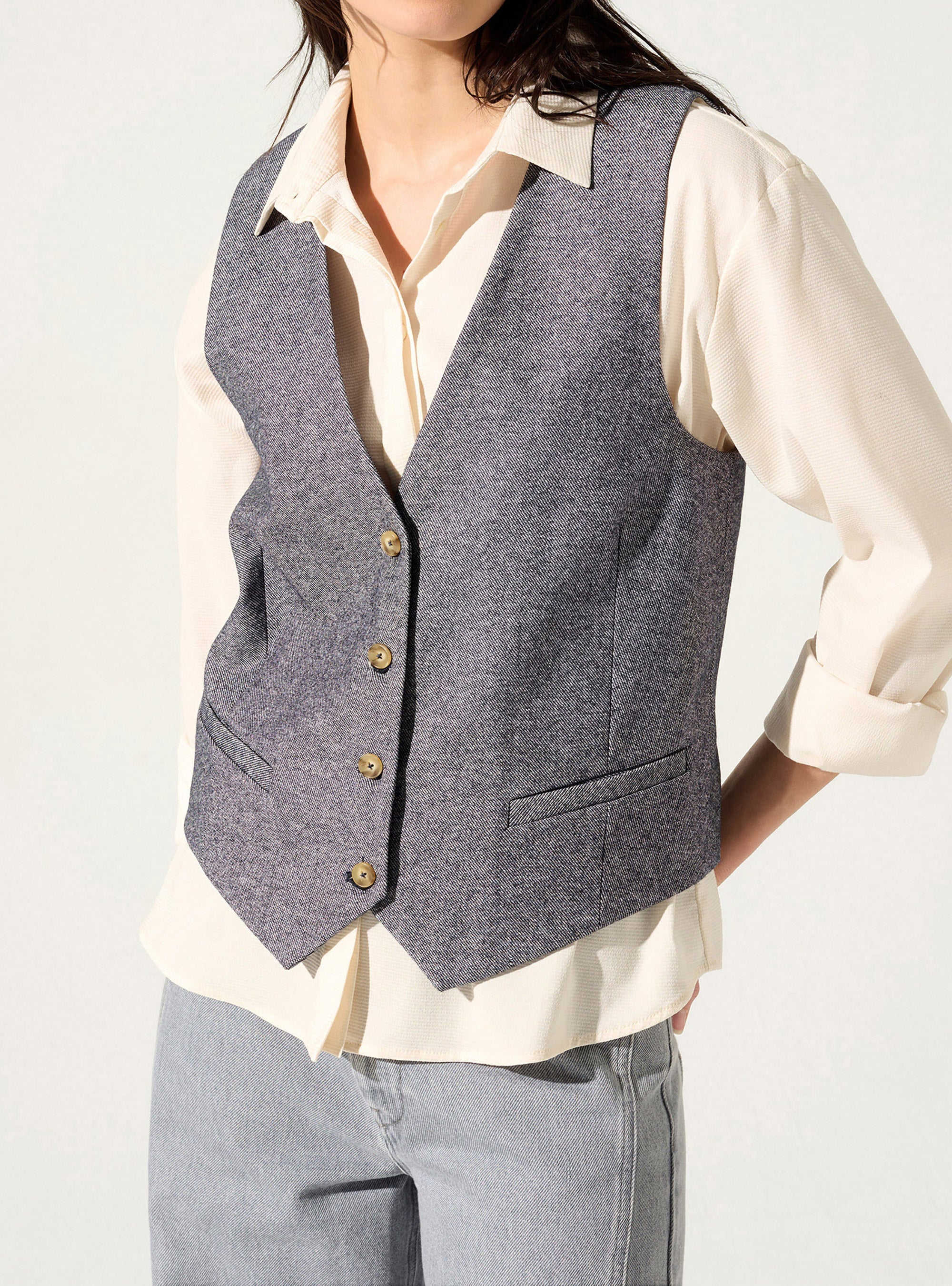 Sleeveless vest