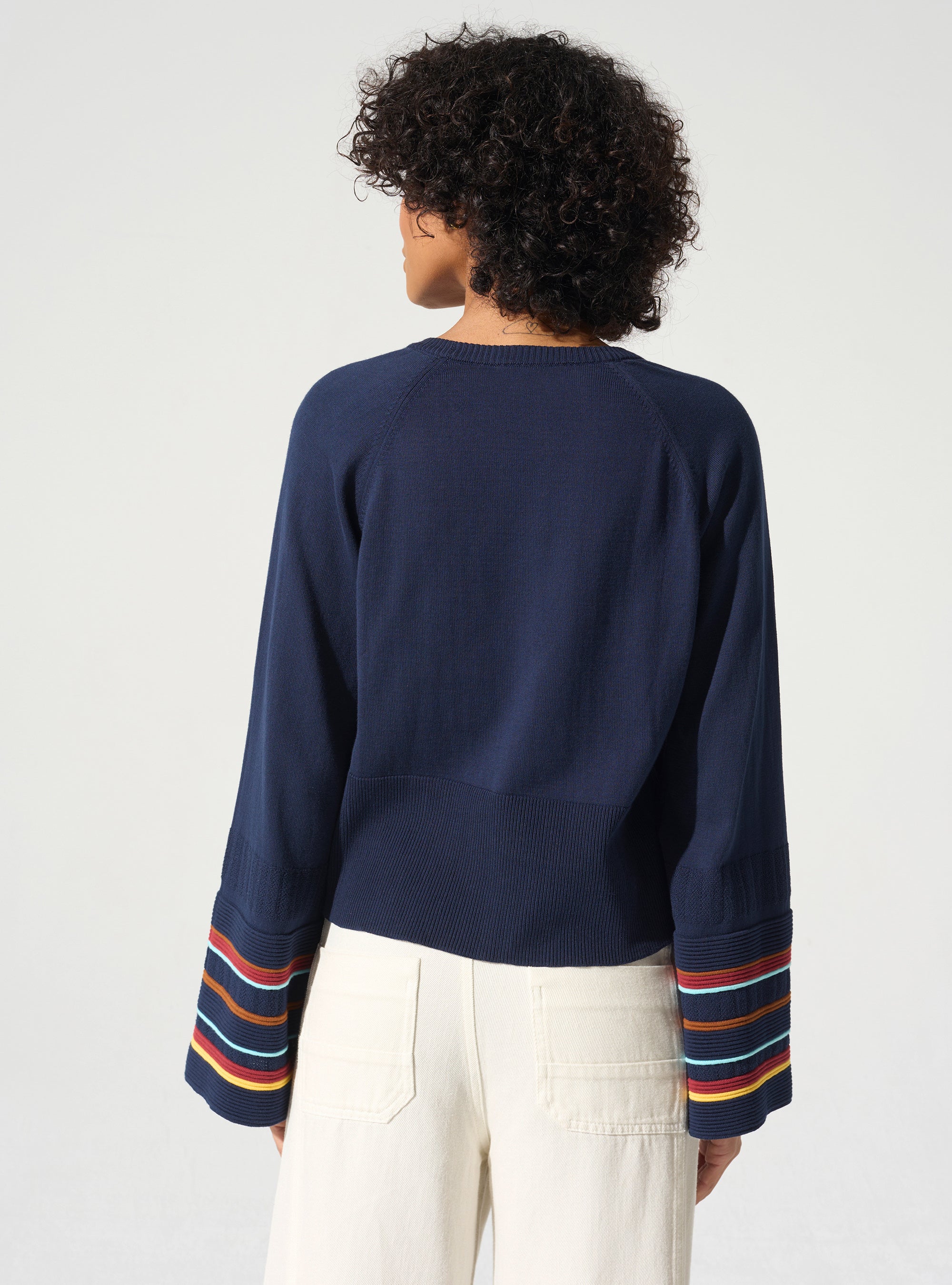 Pull court acoté 