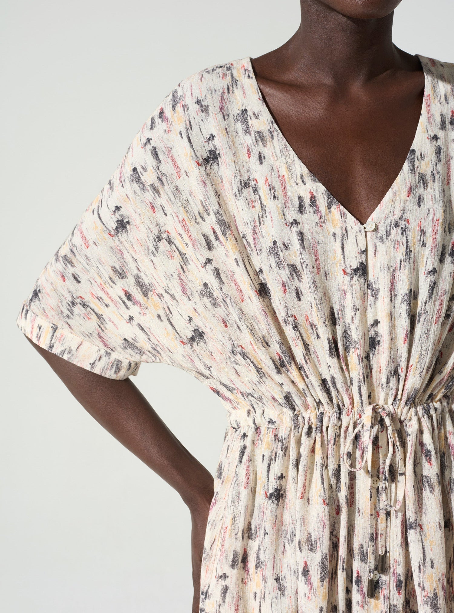Robe courte encolure V imprimé « En relief » acoté 