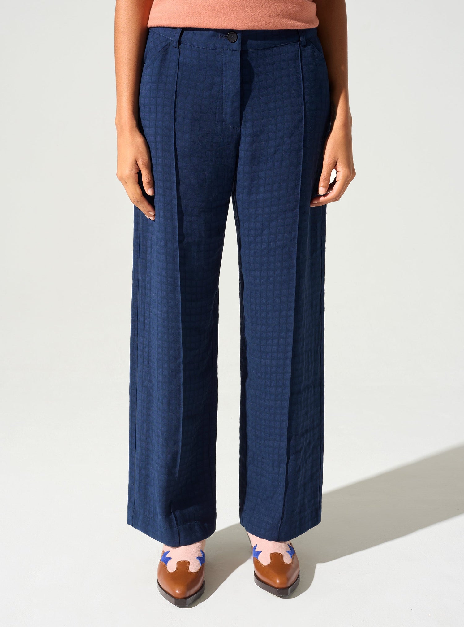 Gerade und weiche Hose