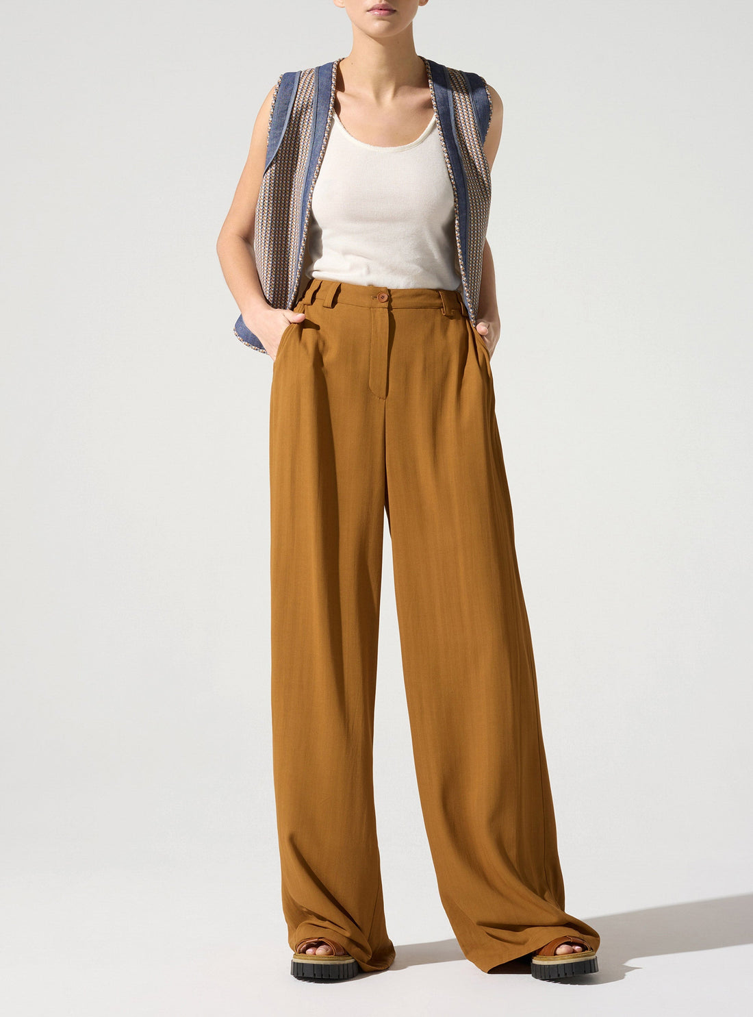 Pantalon tailleur acoté 