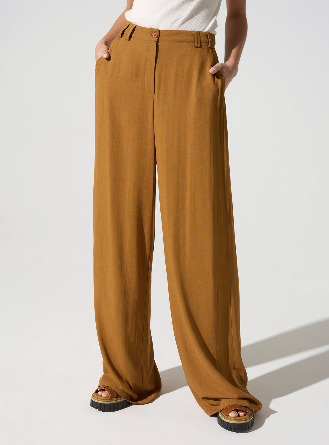 Pantalon tailleur acoté 