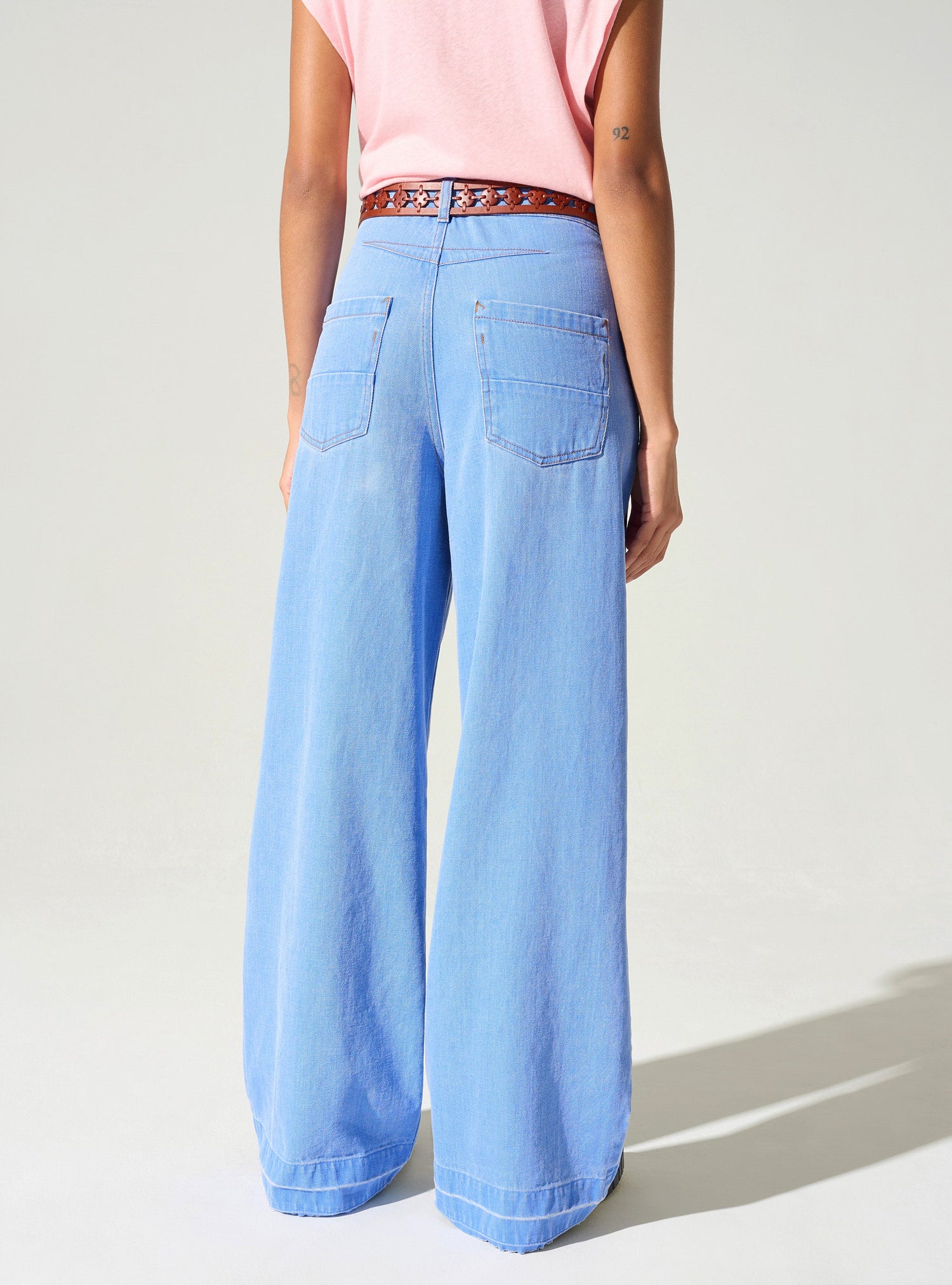 Jeans mit hohem Bund und weitem Bein