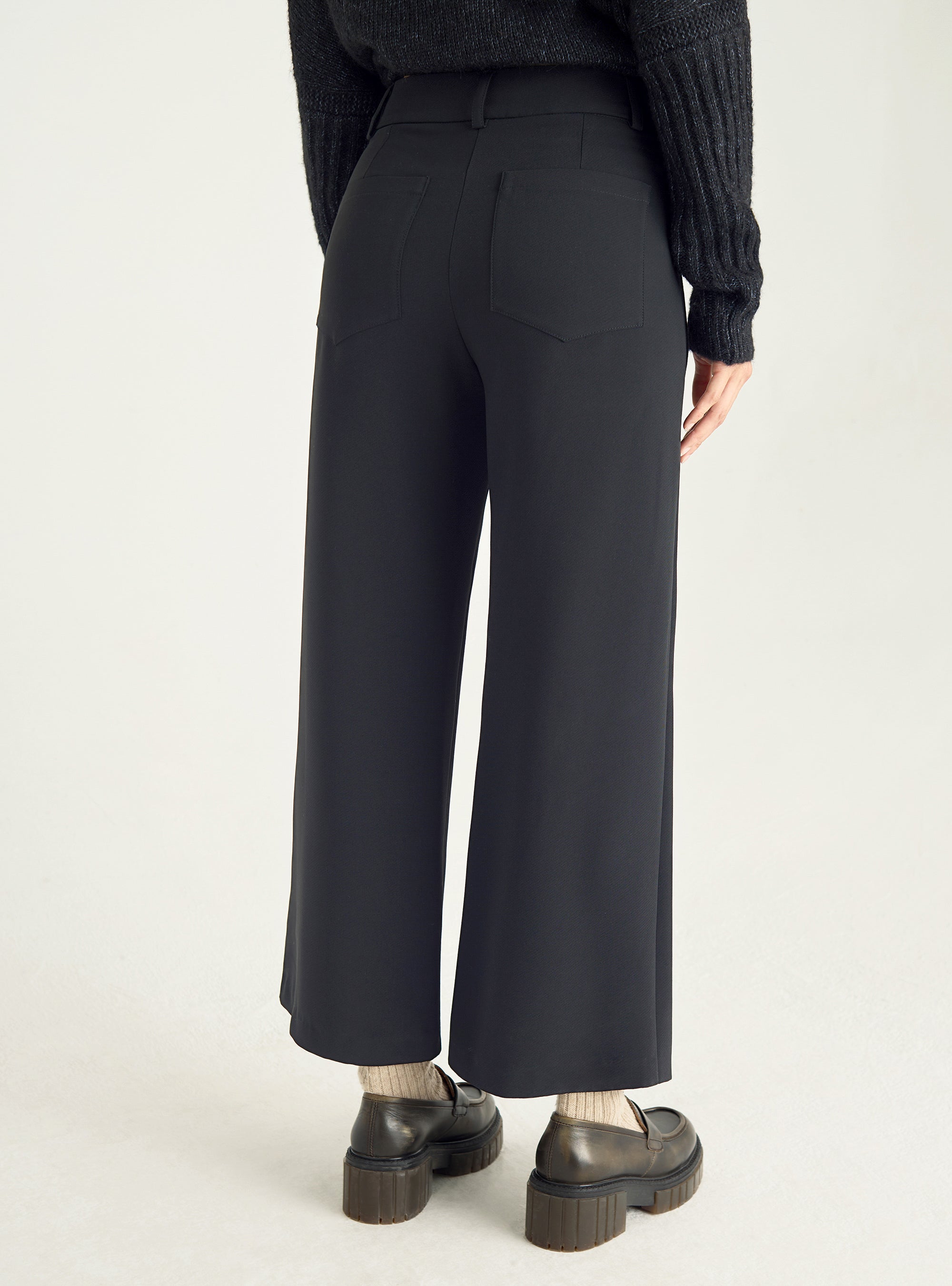 Hoch taillierte, verkürzte Hose