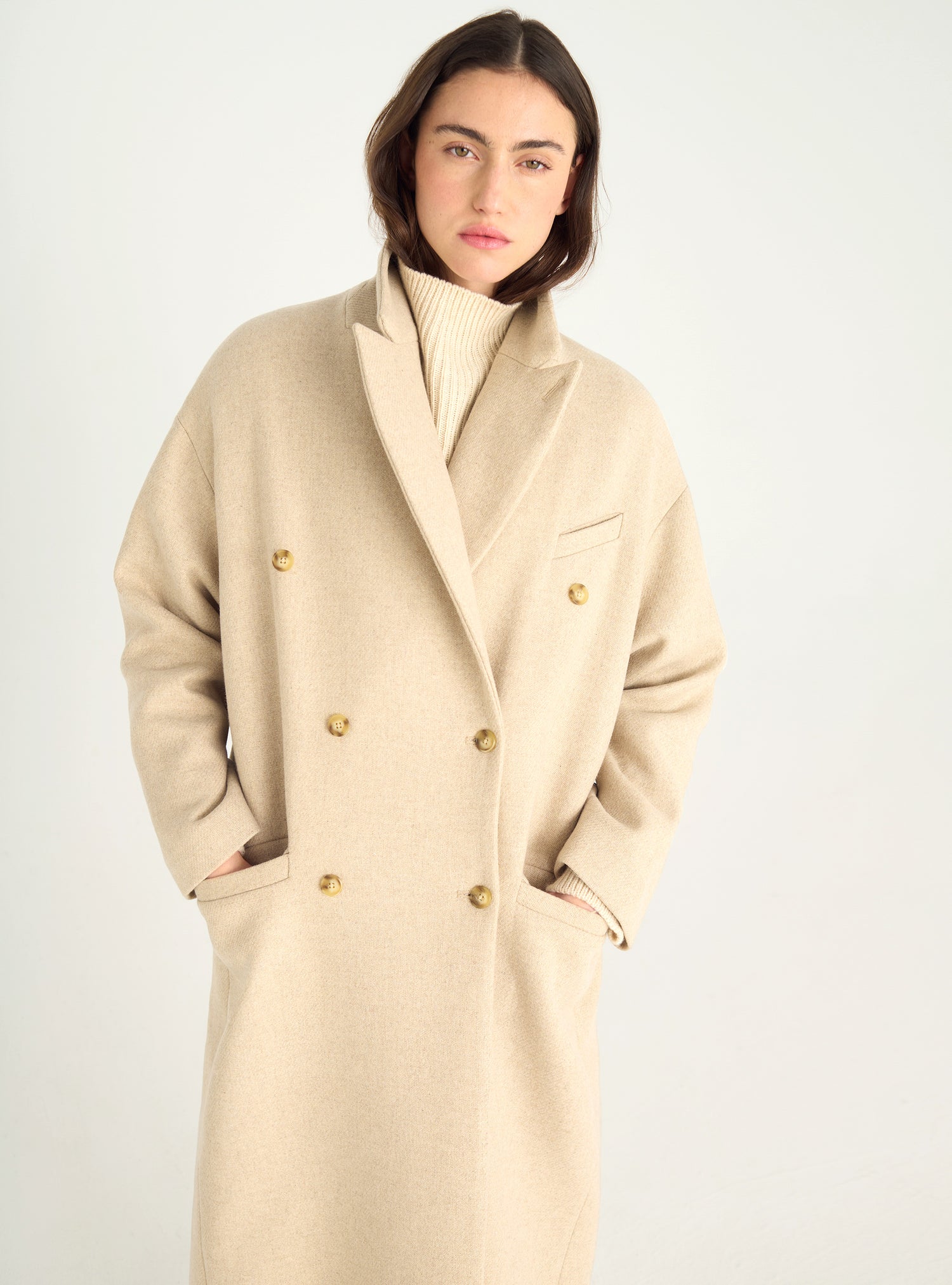 Manteau long croisé en drap de laine recyclée