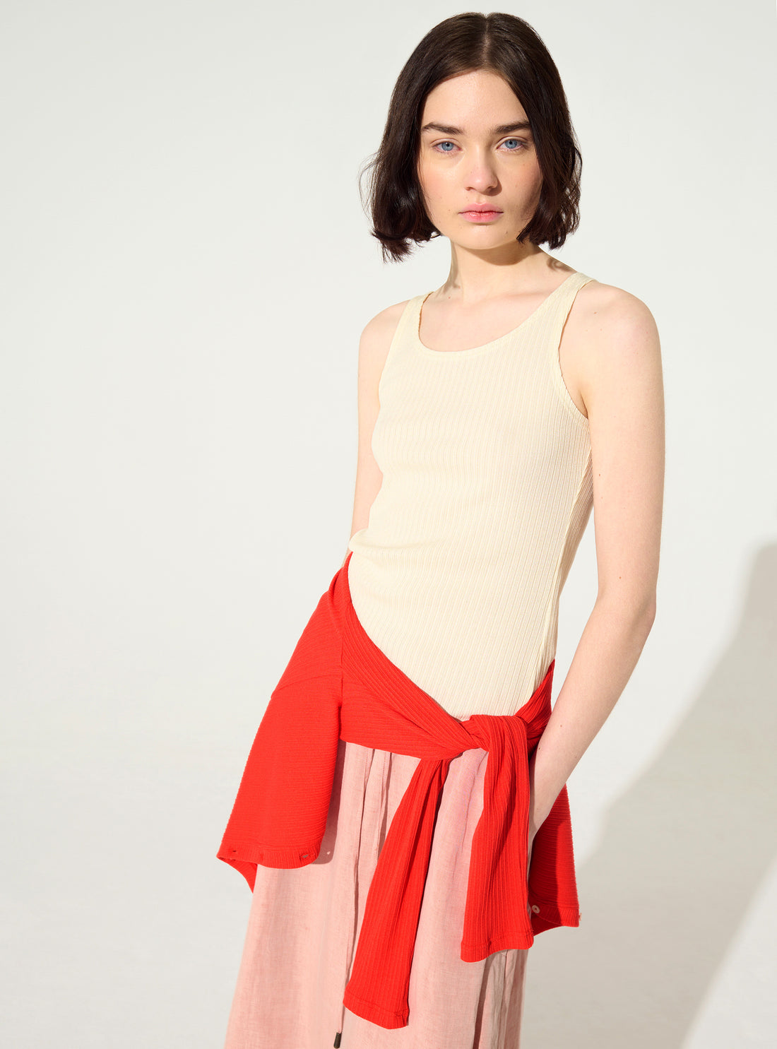 Fitted pleated tank top in white cotton