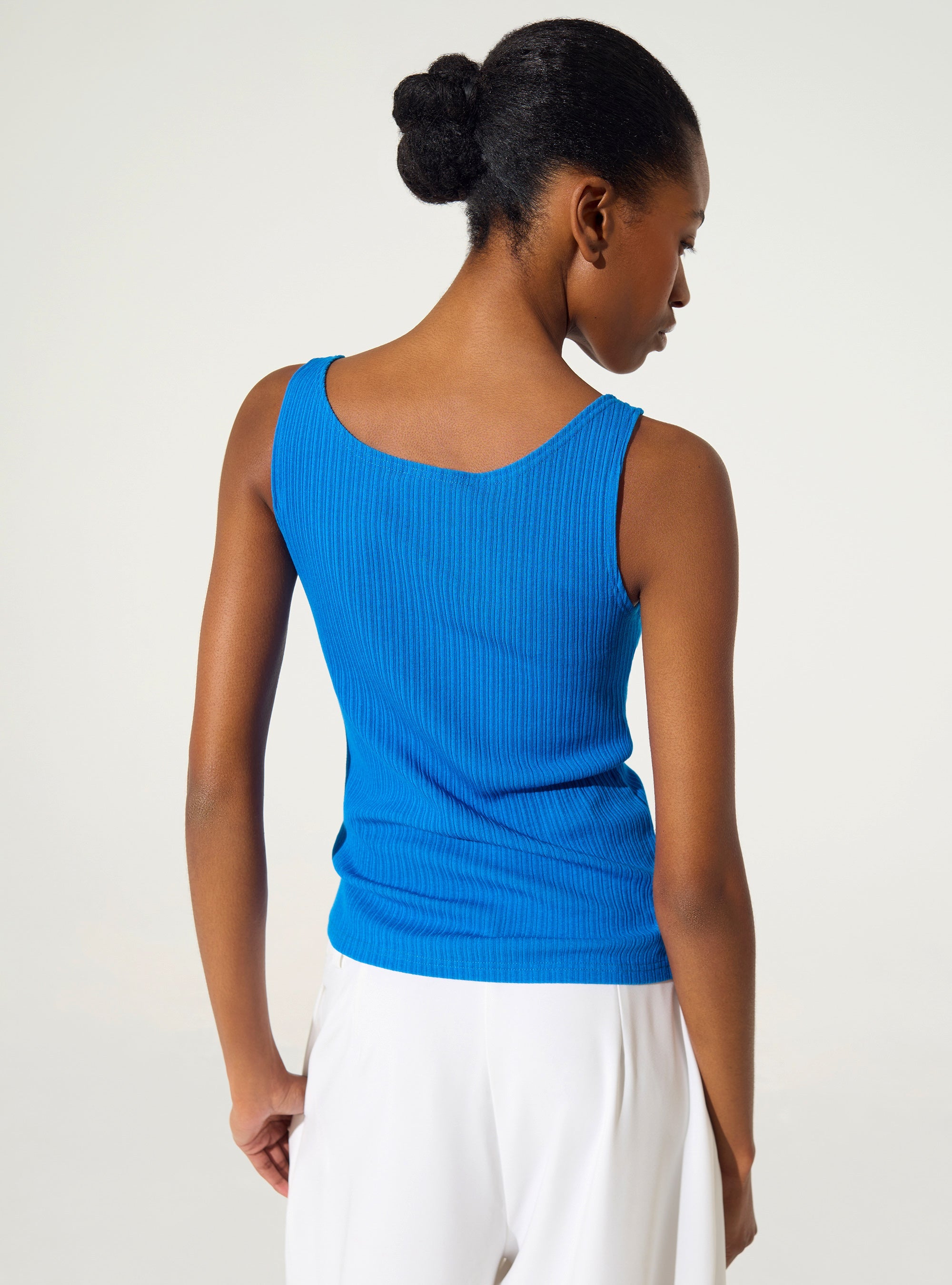 Fitted pleated tank top in blue cotton