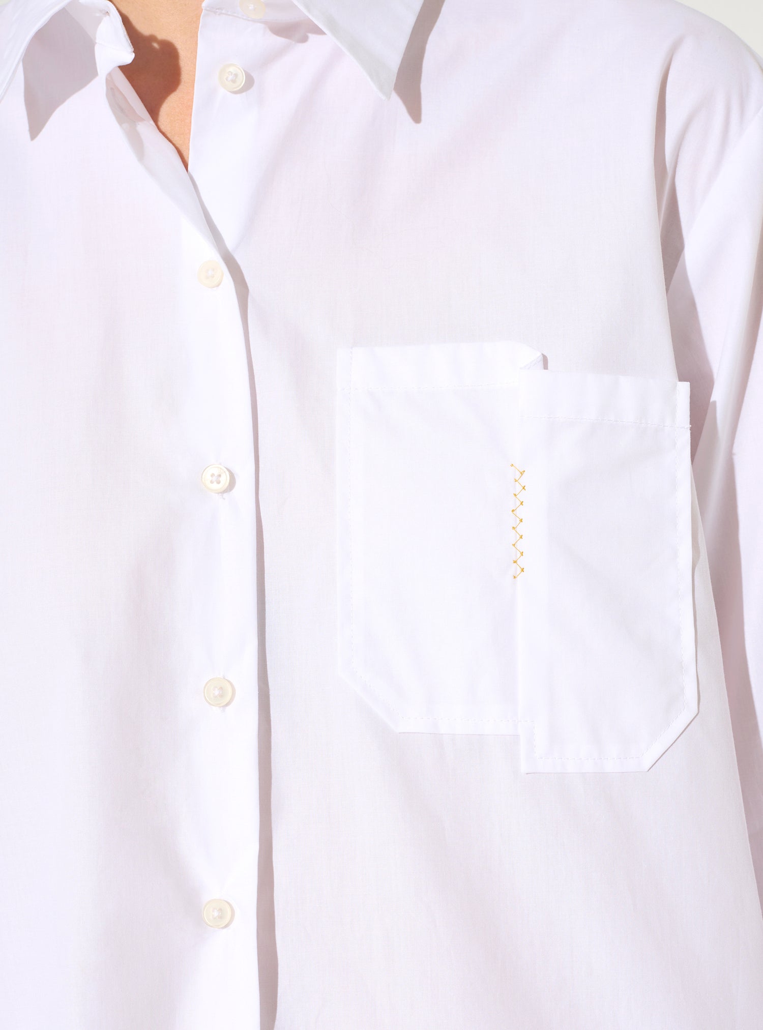 White oversized long-sleeved shirt in organic cotton