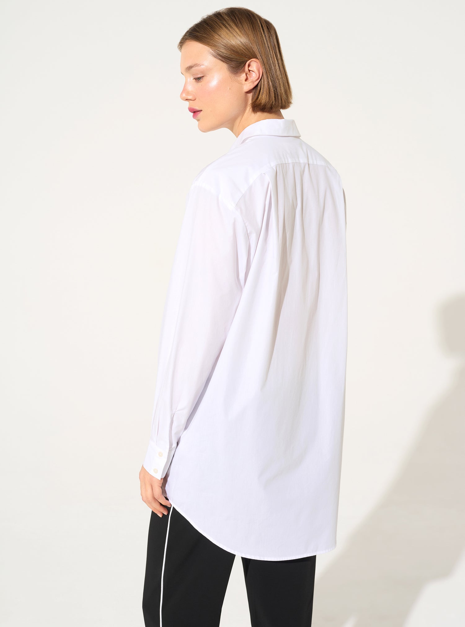 White oversized long-sleeved shirt in organic cotton