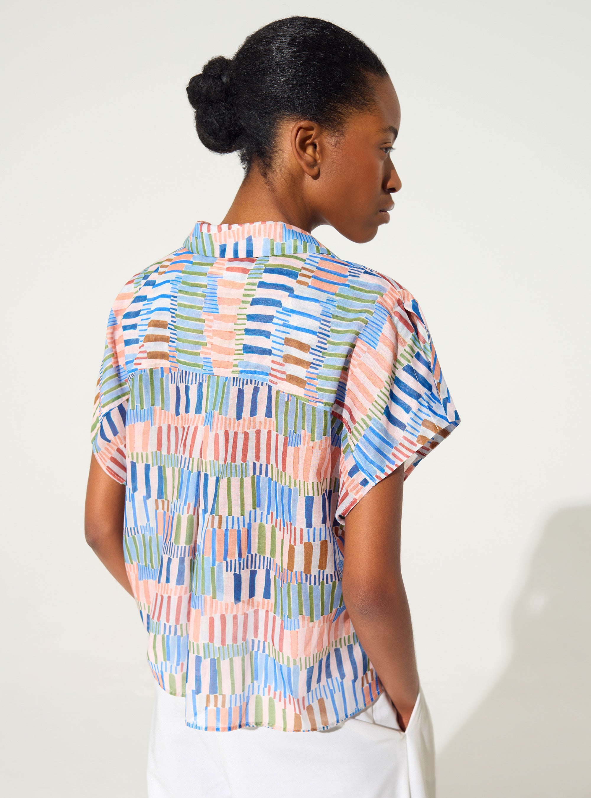 Loose-fitting printed blouse in blue cotton and silk