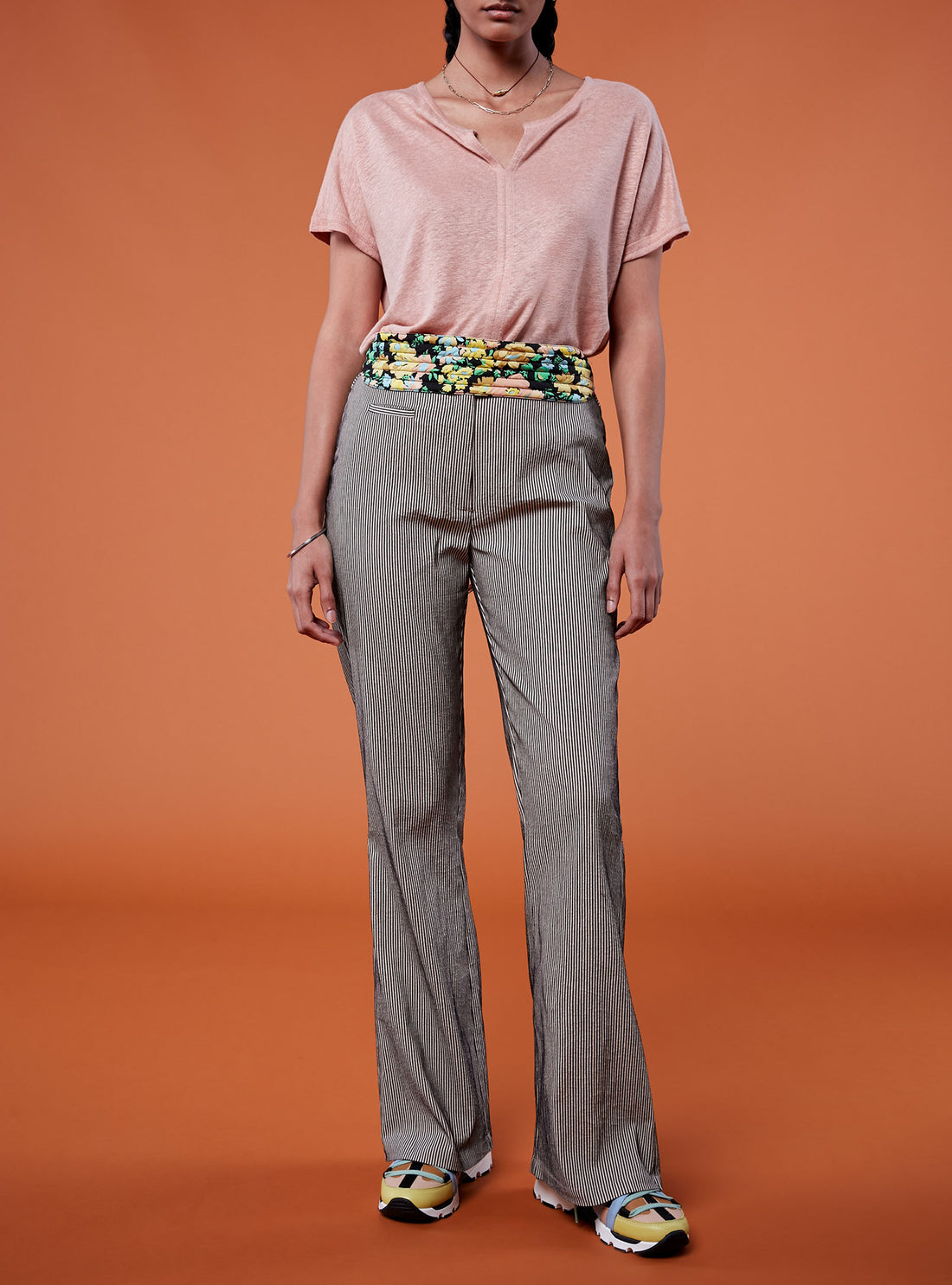 Ausgestellte Hose mit Nadelstreifen