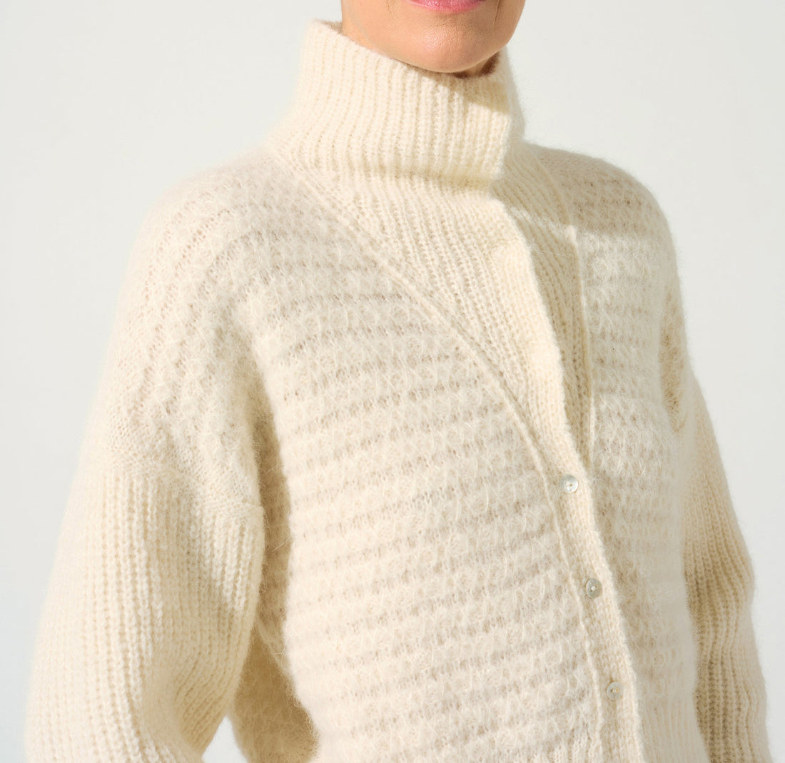 Strickjacke mit Kragen