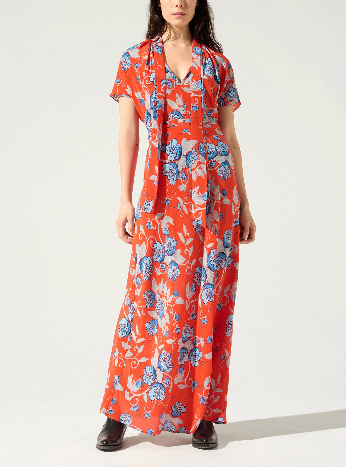 Langes bedrucktes Kleid