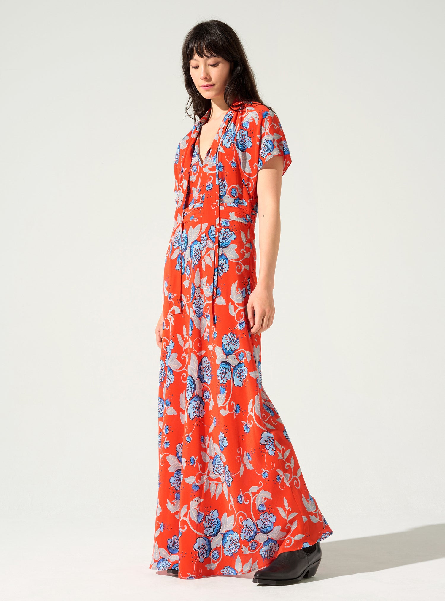 Langes bedrucktes Kleid