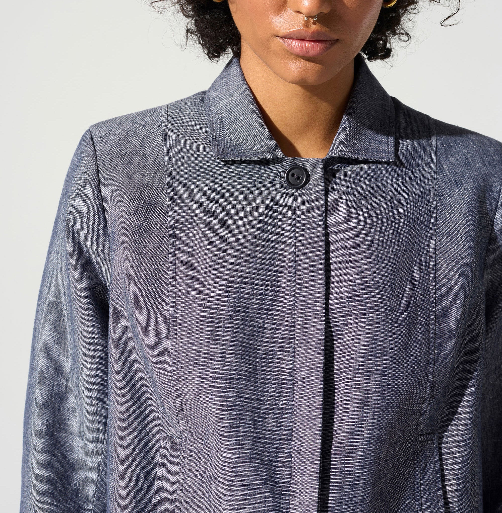 Short button-down jacket