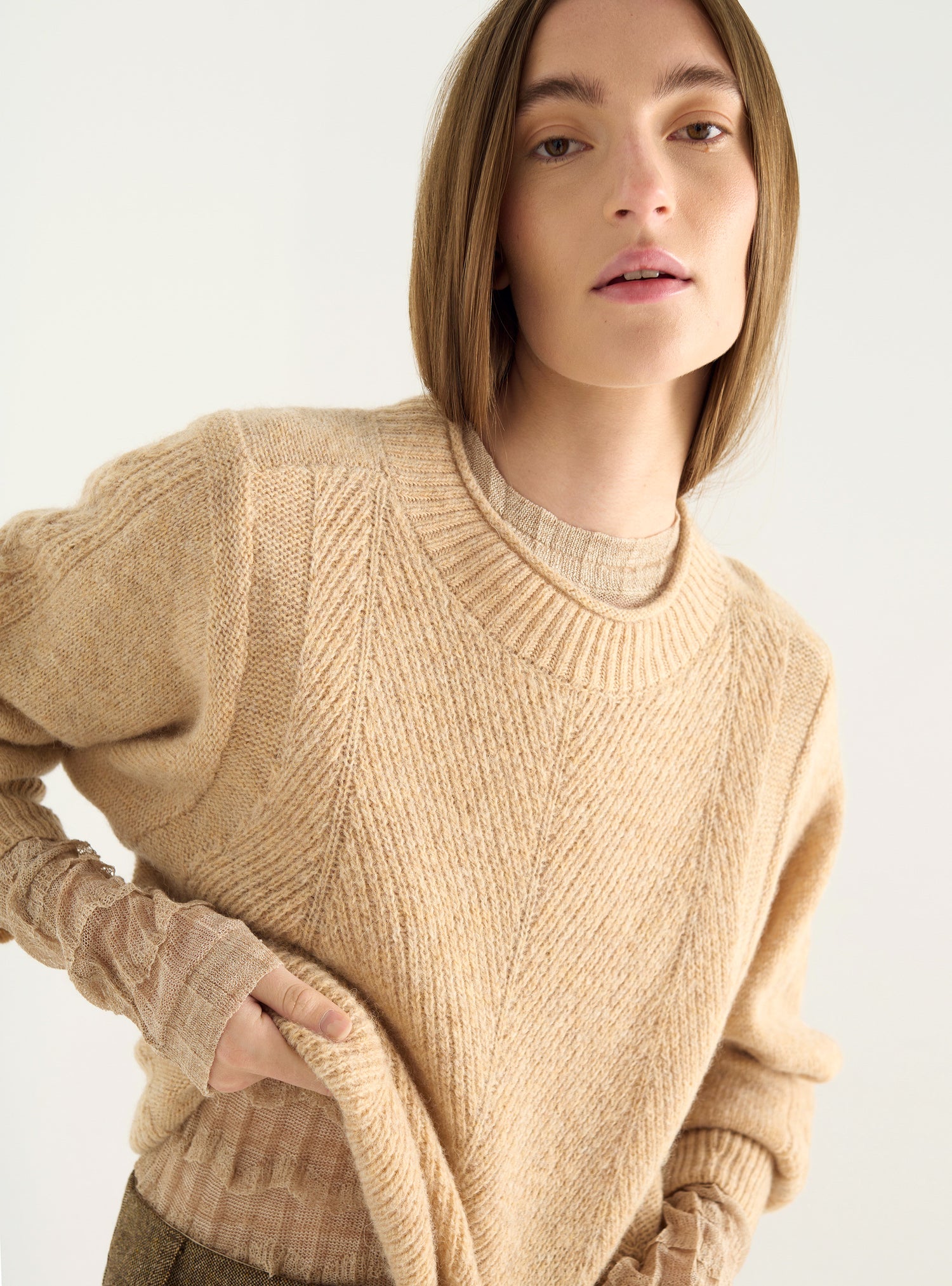 Pull en laine jacquard à manches travaillées – Volume droit