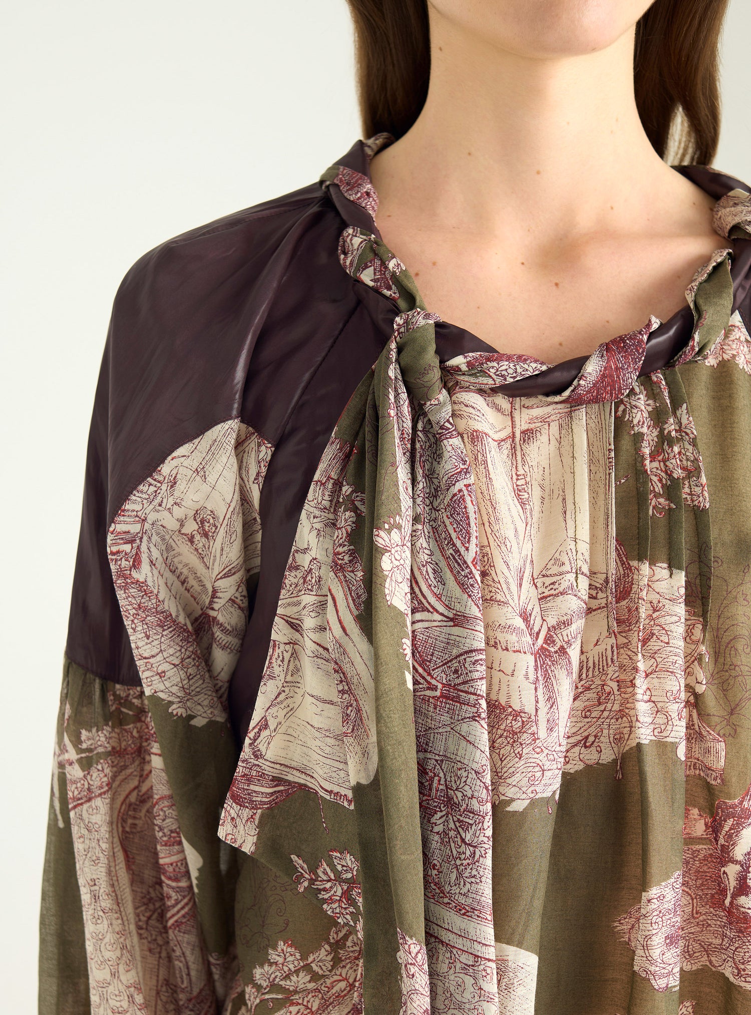 Contrasting blouse