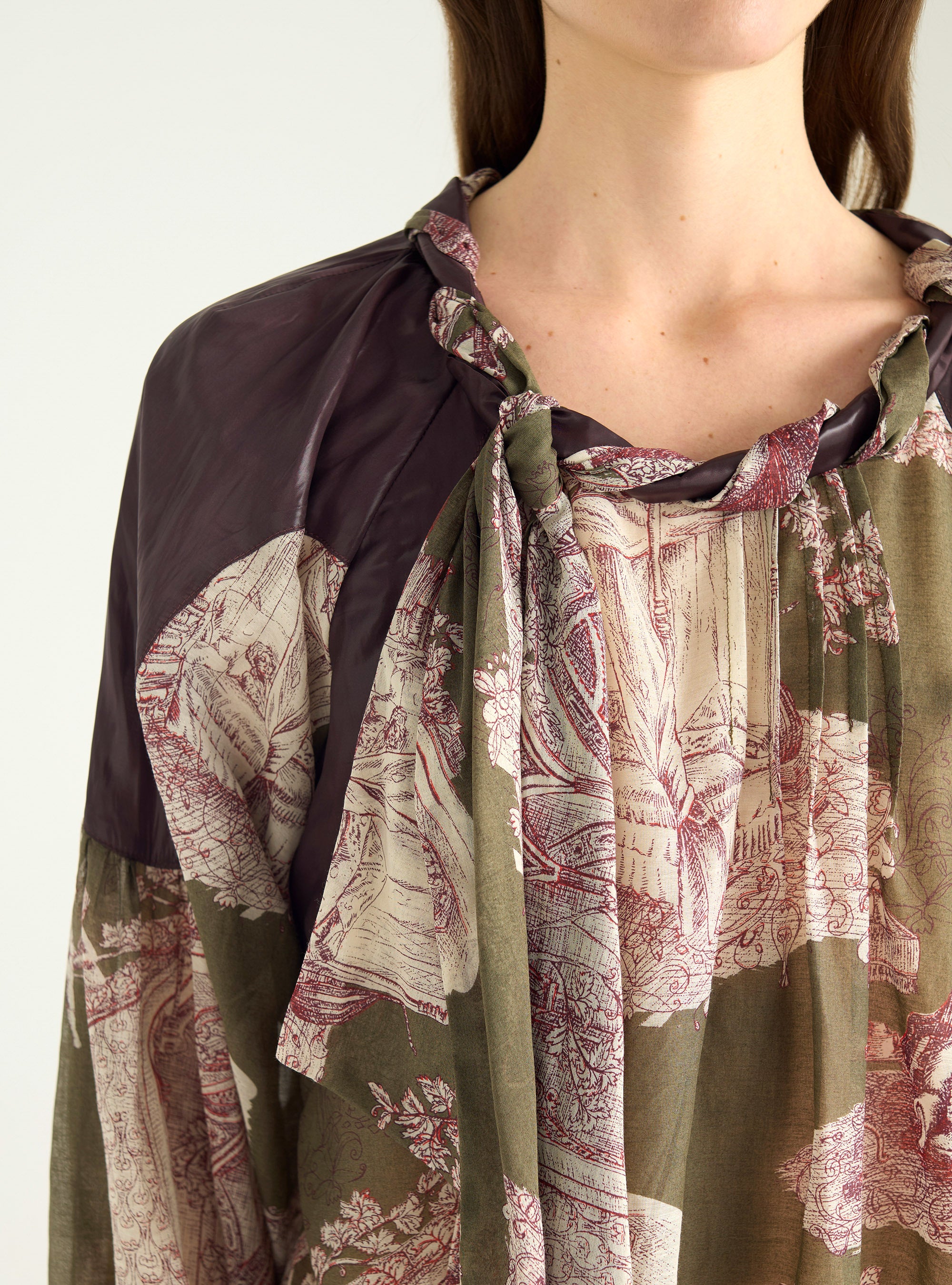 Contrasting blouse