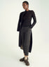 Straight, close-fitting pants