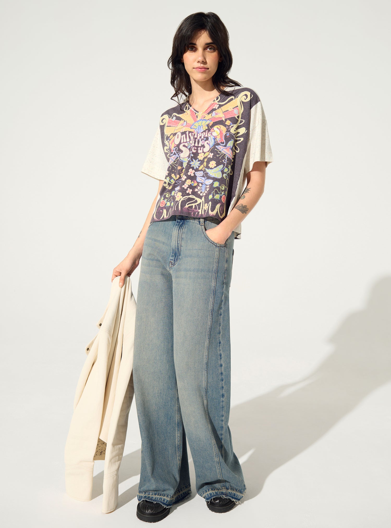 White pleated and sublimated T-shirt