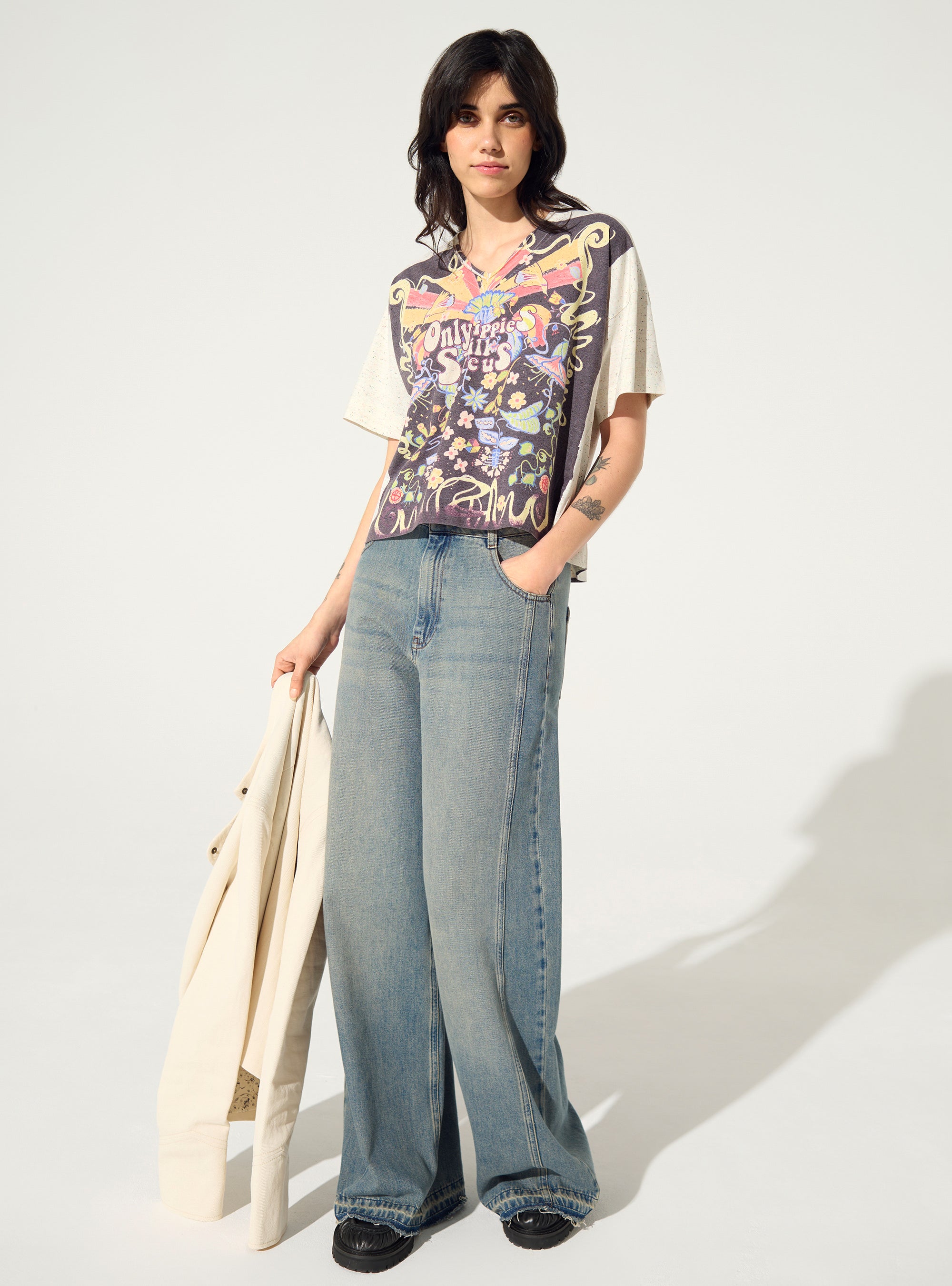 White pleated and sublimated T-shirt