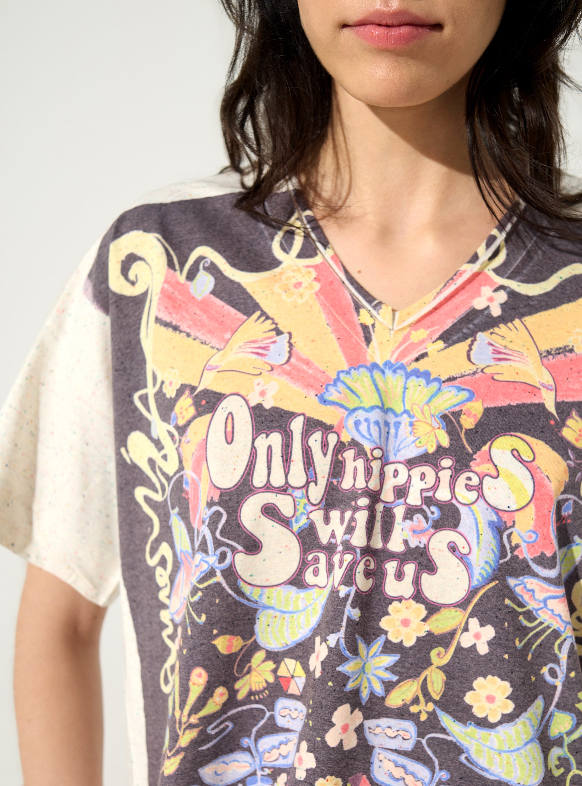 White pleated and sublimated T-shirt