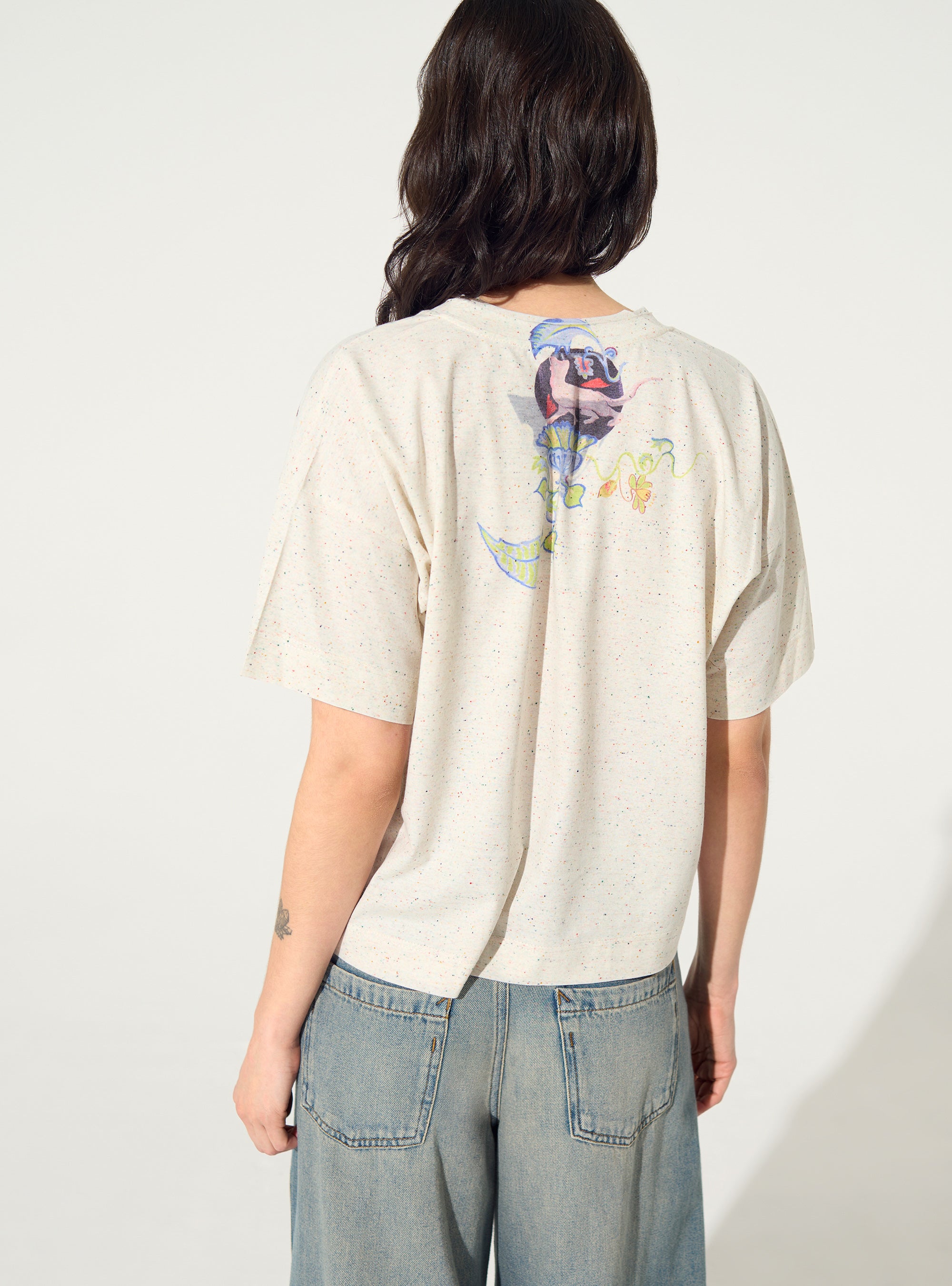 White pleated and sublimated T-shirt