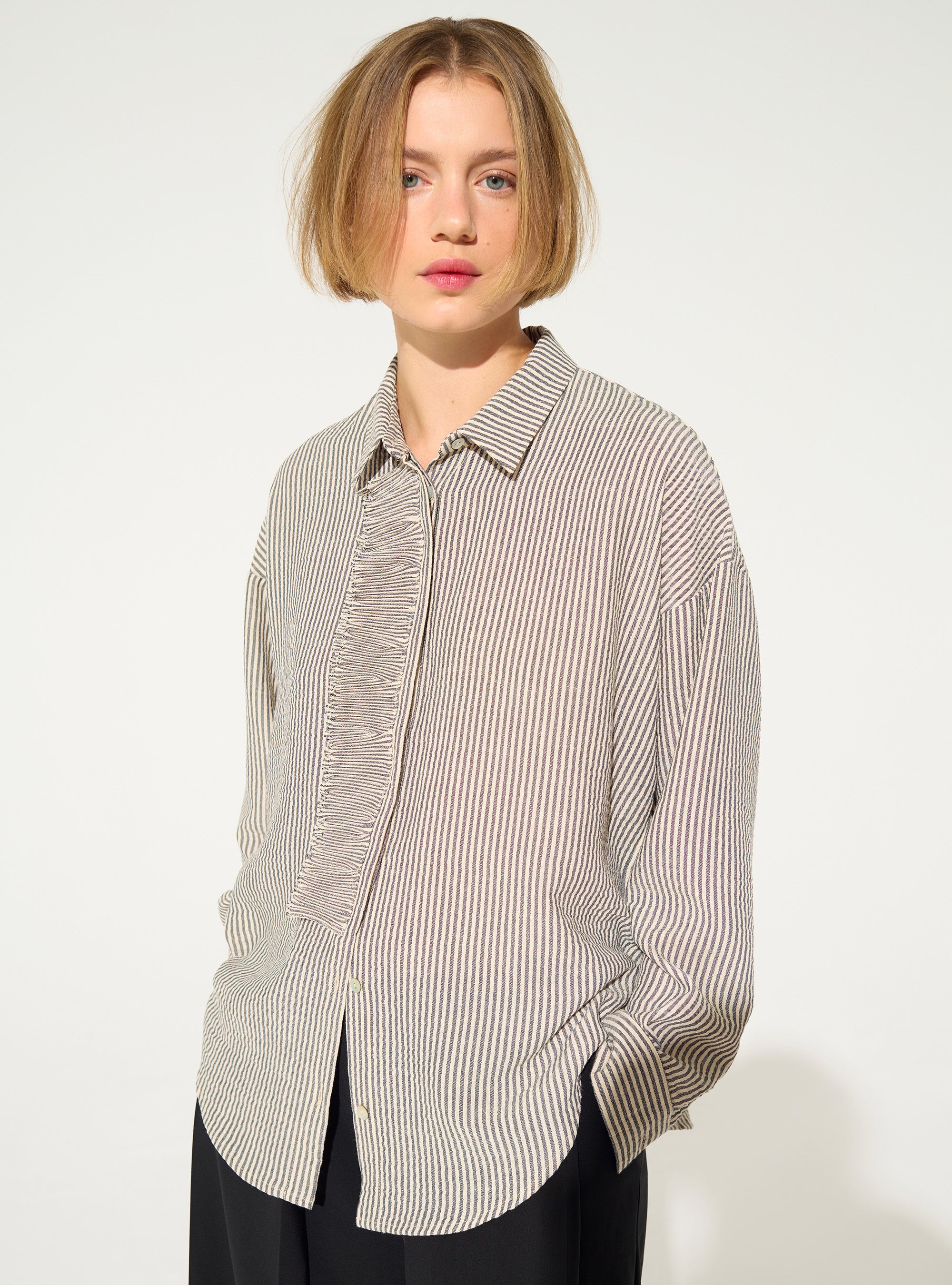 Weißes, plissiertes Oversize-Hemd